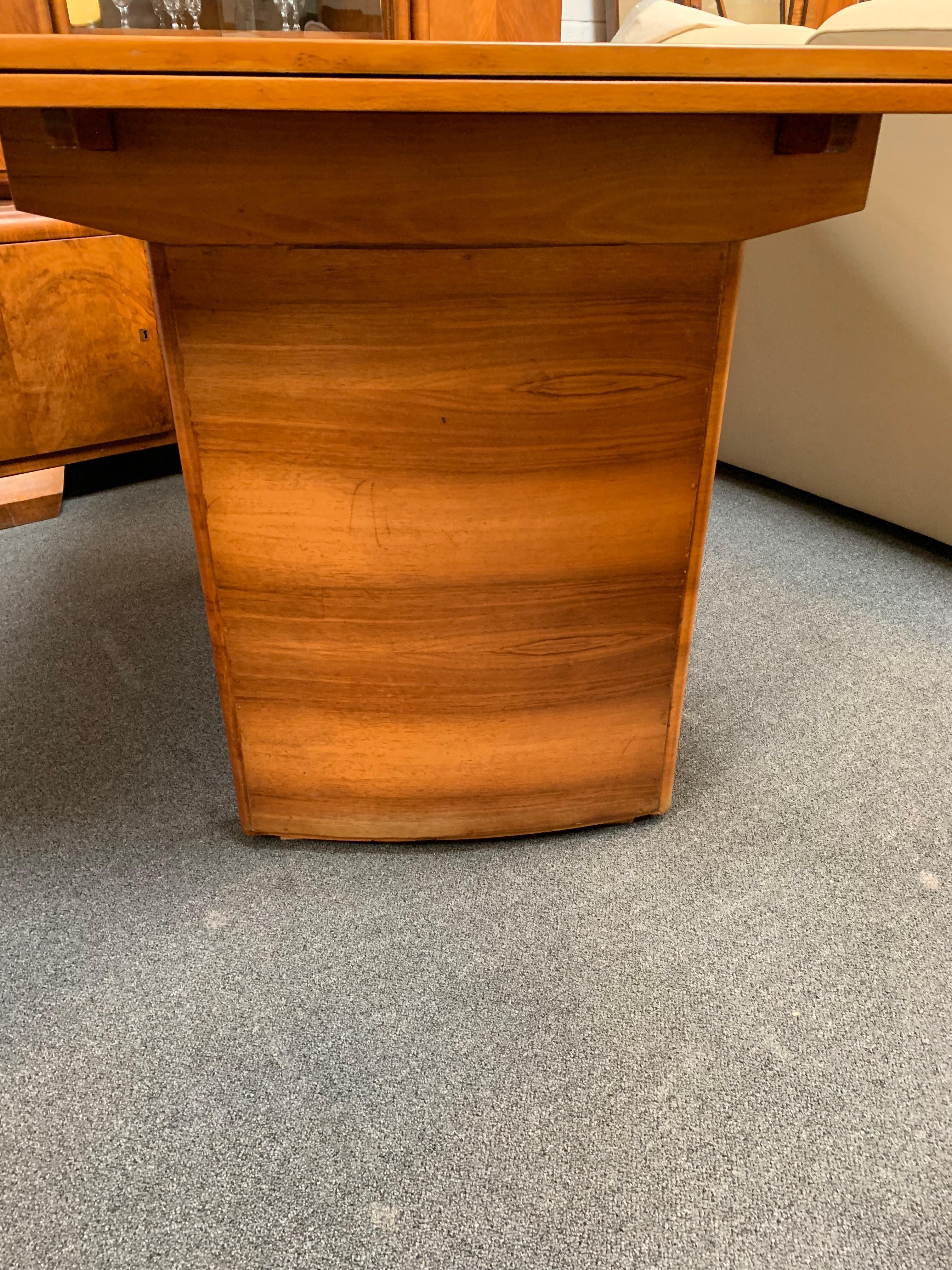 Art Deco Walnut Dining Table In Good Condition For Sale In Lee on the Solent, Hampshire