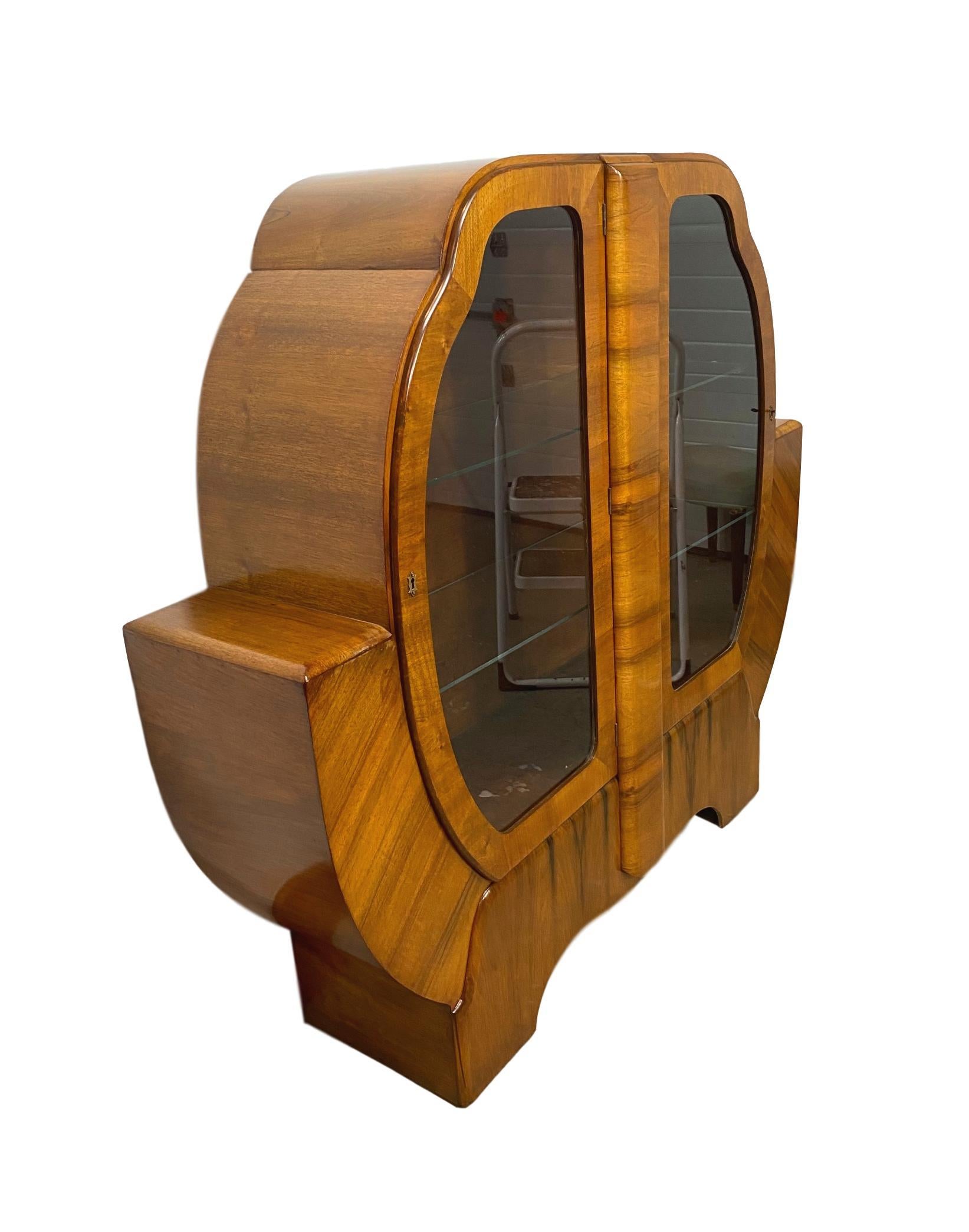 Mid-Century Modern Art Deco Walnut Display Case, English, ca. 1935 In Good Condition In Banner Elk, NC