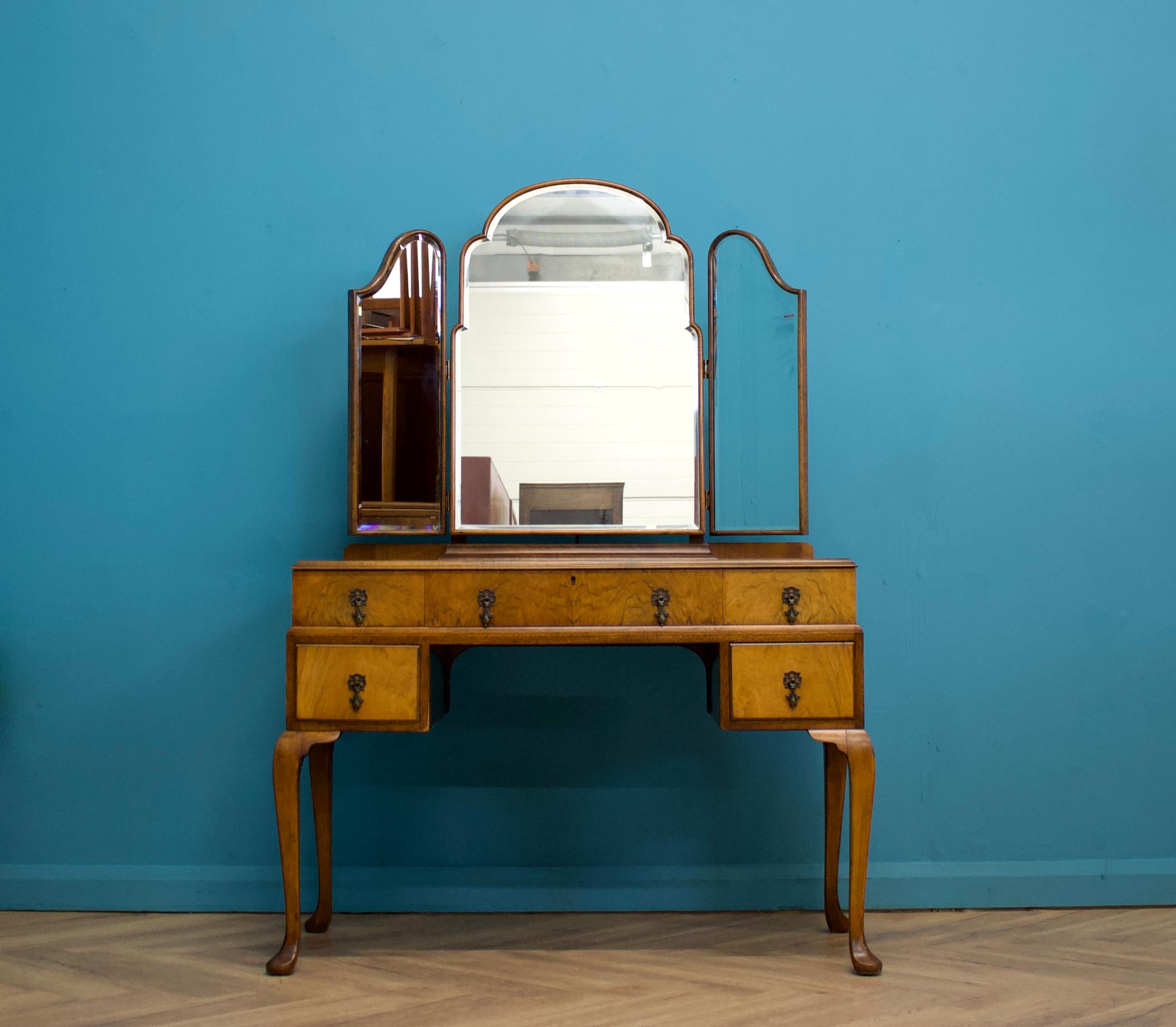 Veneer Art Deco Walnut Dressing Table & Chair from Waring and Gillow, 1930s