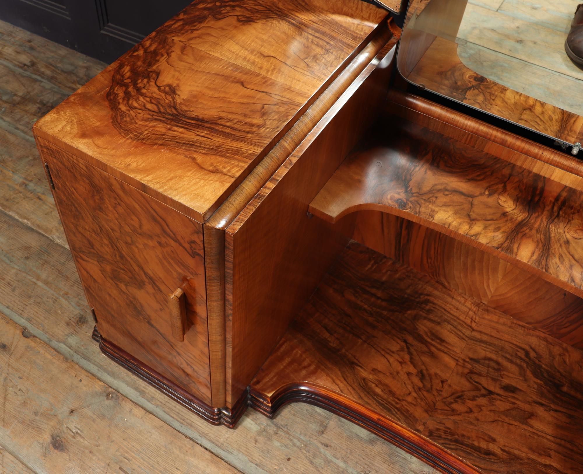 Art Deco Walnut Dressing Table In Good Condition In Paddock Wood Tonbridge, GB