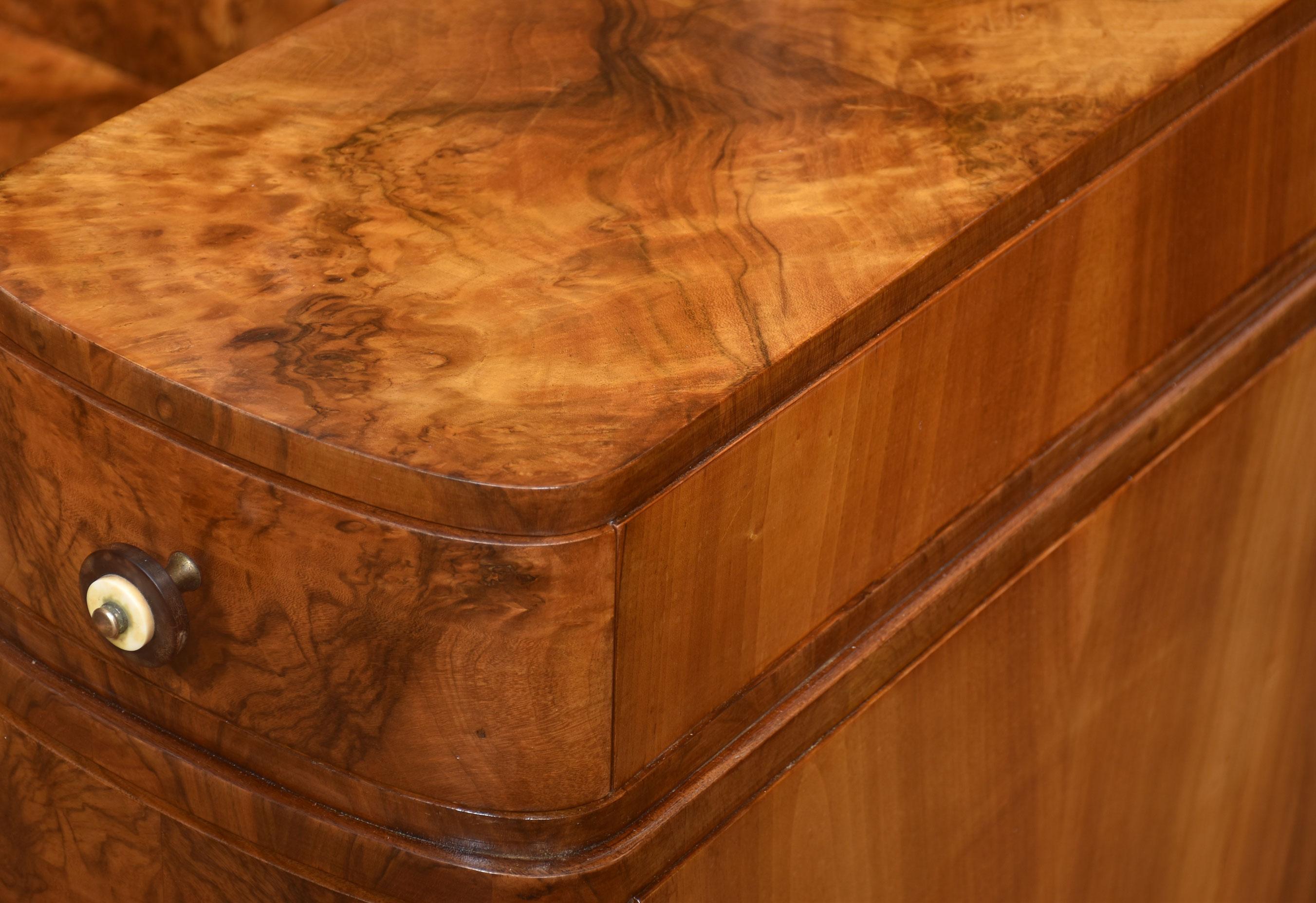 Art Deco walnut dressing table For Sale 1