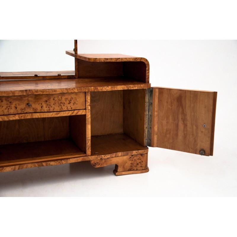 Art Deco dressing table comes from Poland. The estimate date of the production is 1940-1950s. It's made of walnut wood with typical to art deco style, walnut veneer with rich graining, which creates decorative patterns on its surface.