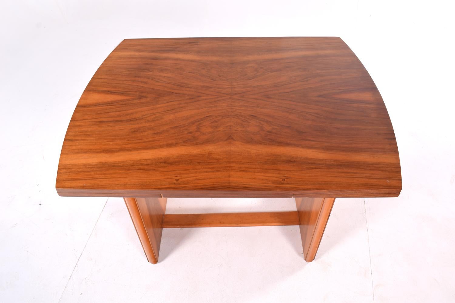 Art Deco Walnut Extending Dining Table In Good Condition For Sale In Lisboa, Lisboa