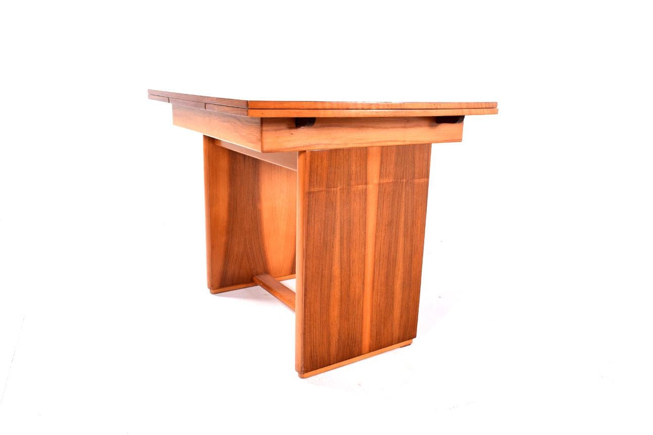 Art Deco Walnut Extending Dining Table In Good Condition For Sale In Lisboa, Lisboa
