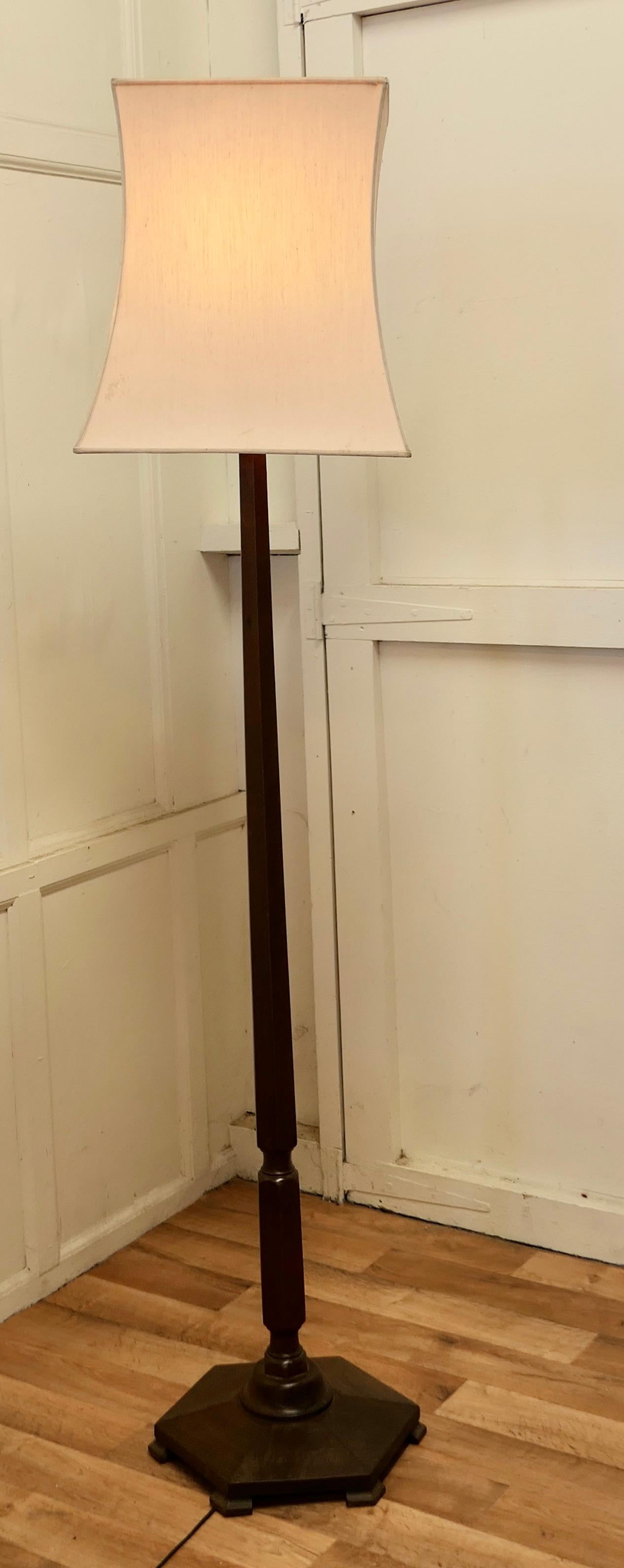 Art Deco walnut floor standing or standard lamp

This is an attractive good quality piece in figured walnut, the lamp stands on a beautifully figured walnut base and has a attractively turned upright column
The lamp is in good working
