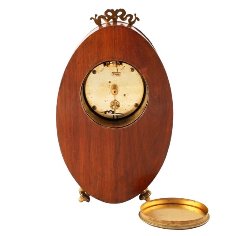 Art Deco Walnut Mantel Clock, 20th Century In Good Condition For Sale In London, GB