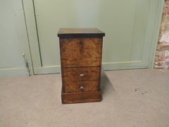 Art Deco Walnut Oak Cassettiera per il cucito Si tratta di un buon pezzo robusto