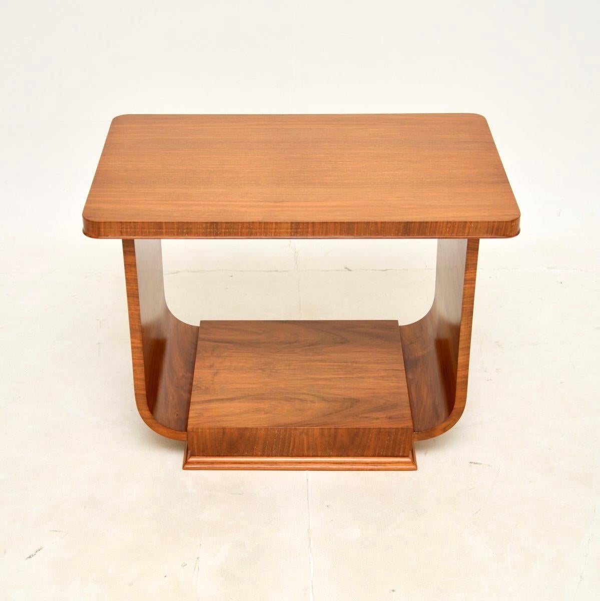 A smart and extremely well made Art Deco walnut occasional side / coffee table. This was made in England, it dates from the 1920-30’s.

It is of exceptional quality and is a very useful size to be used as a coffee table or as a side table.

We have