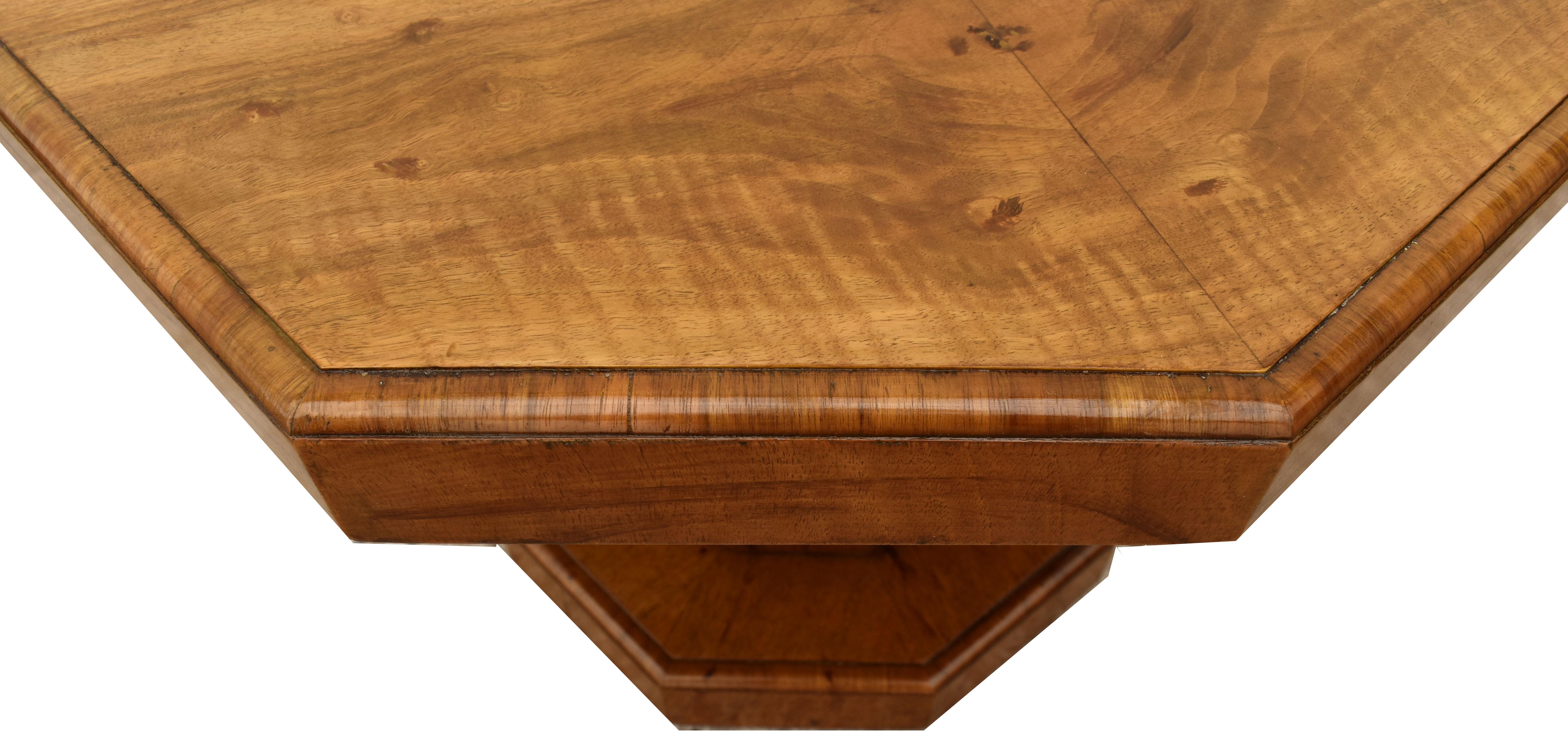 Art Deco Walnut Occasional Table, English, c1930 In Good Condition For Sale In Devon, England