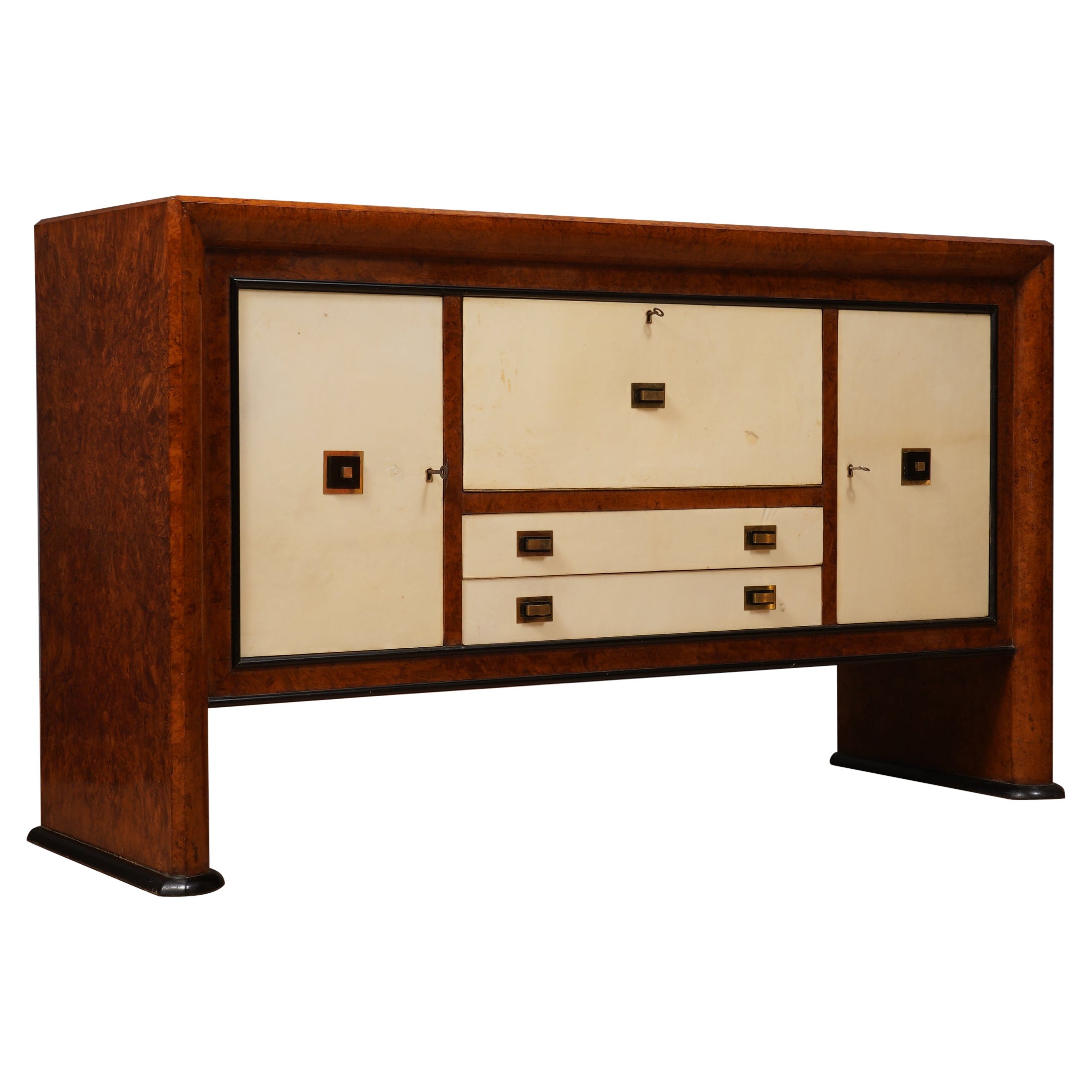 Credenza italiana Art Déco in radice di noce, pelle di capra e ottone, 1940