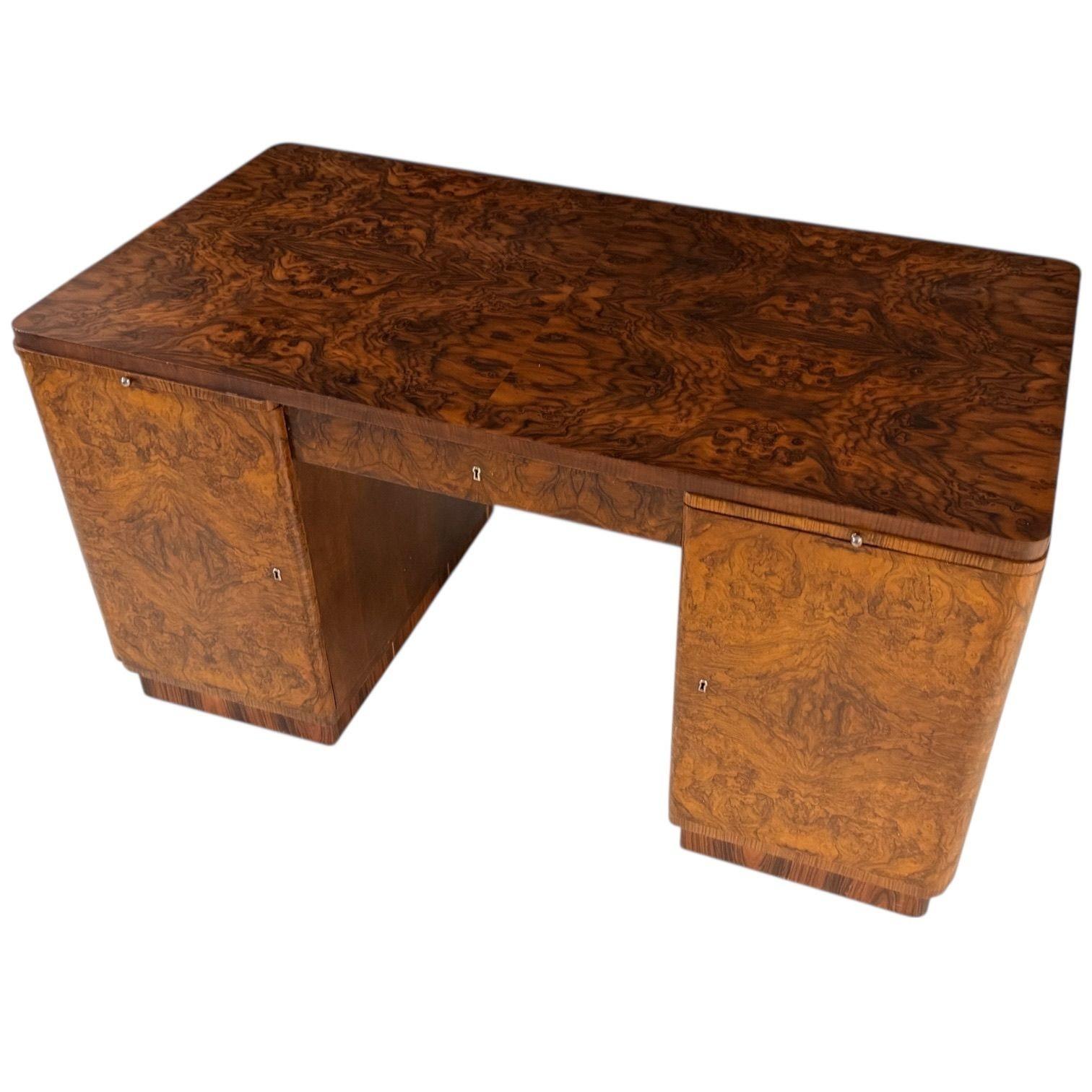 Art Deco Walnut Rosewood Burl Wood Desk, 1930 im Zustand „Gut“ im Angebot in Chicago, IL