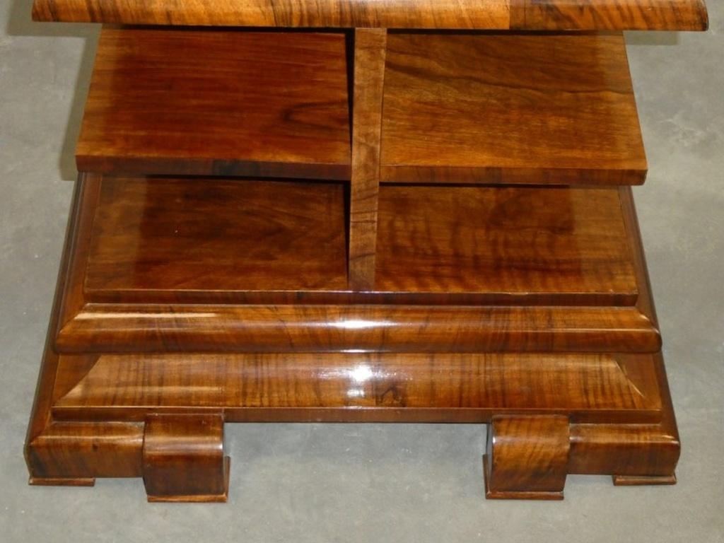 Art Deco Walnut Showcase For Sale 5