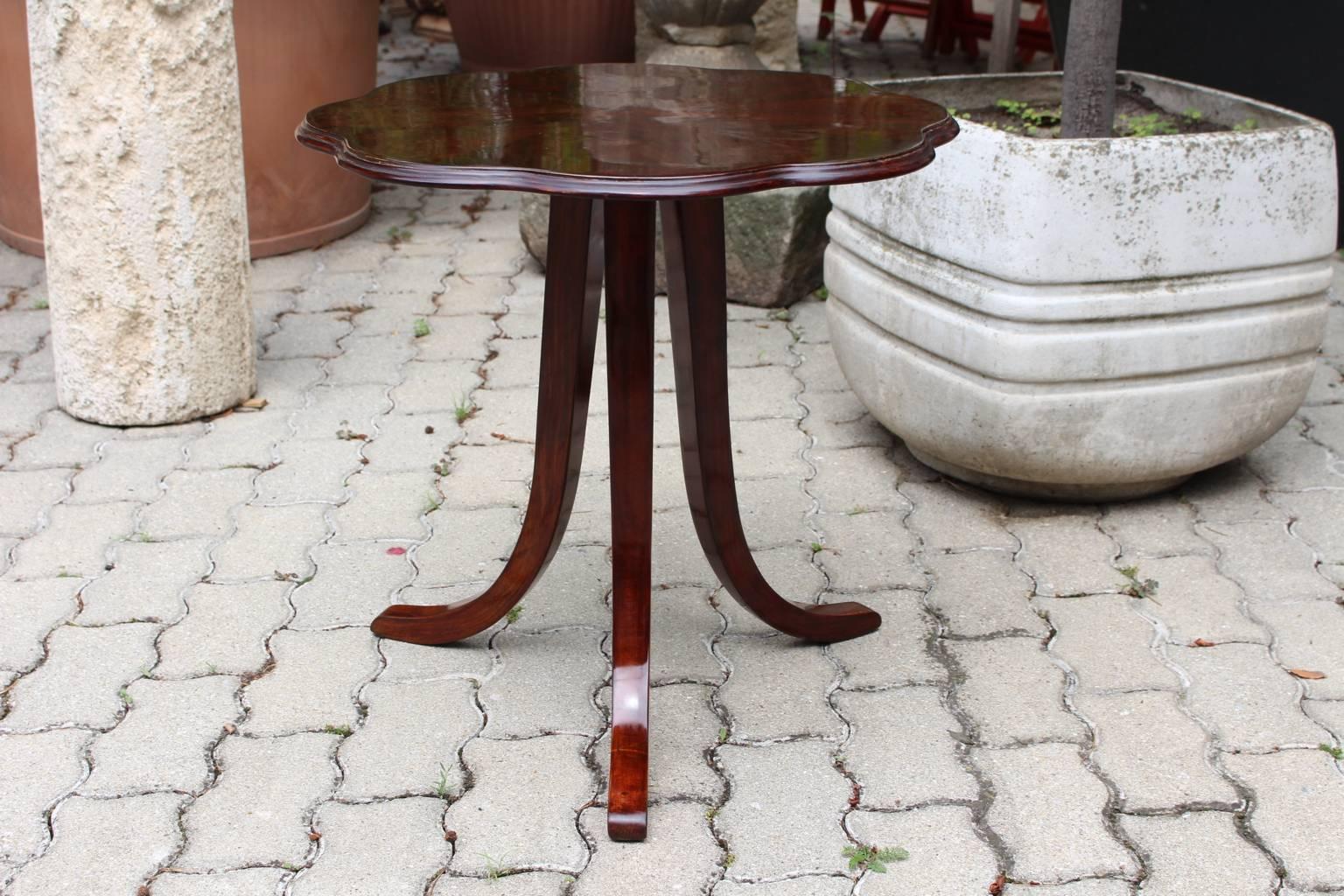 Austrian Art Deco Walnut Side Table or Coffee Table by Josef Frank for Thonet, circa 1925 For Sale