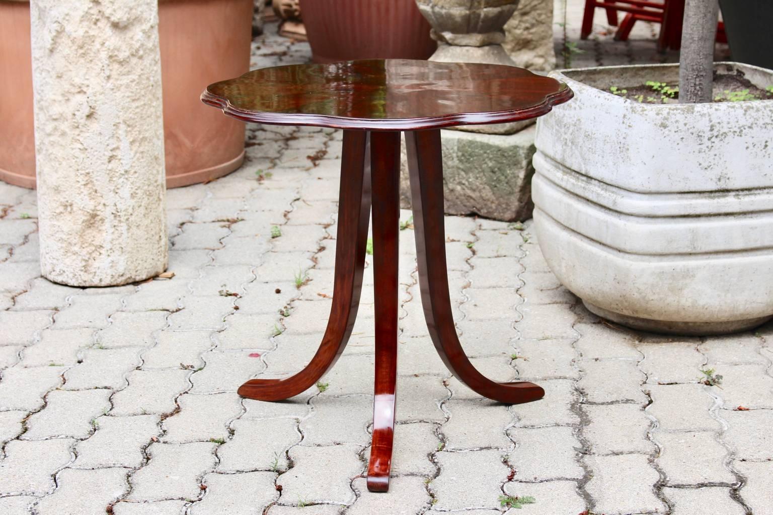 Veneer Art Deco Walnut Side Table or Coffee Table by Josef Frank for Thonet, circa 1925 For Sale