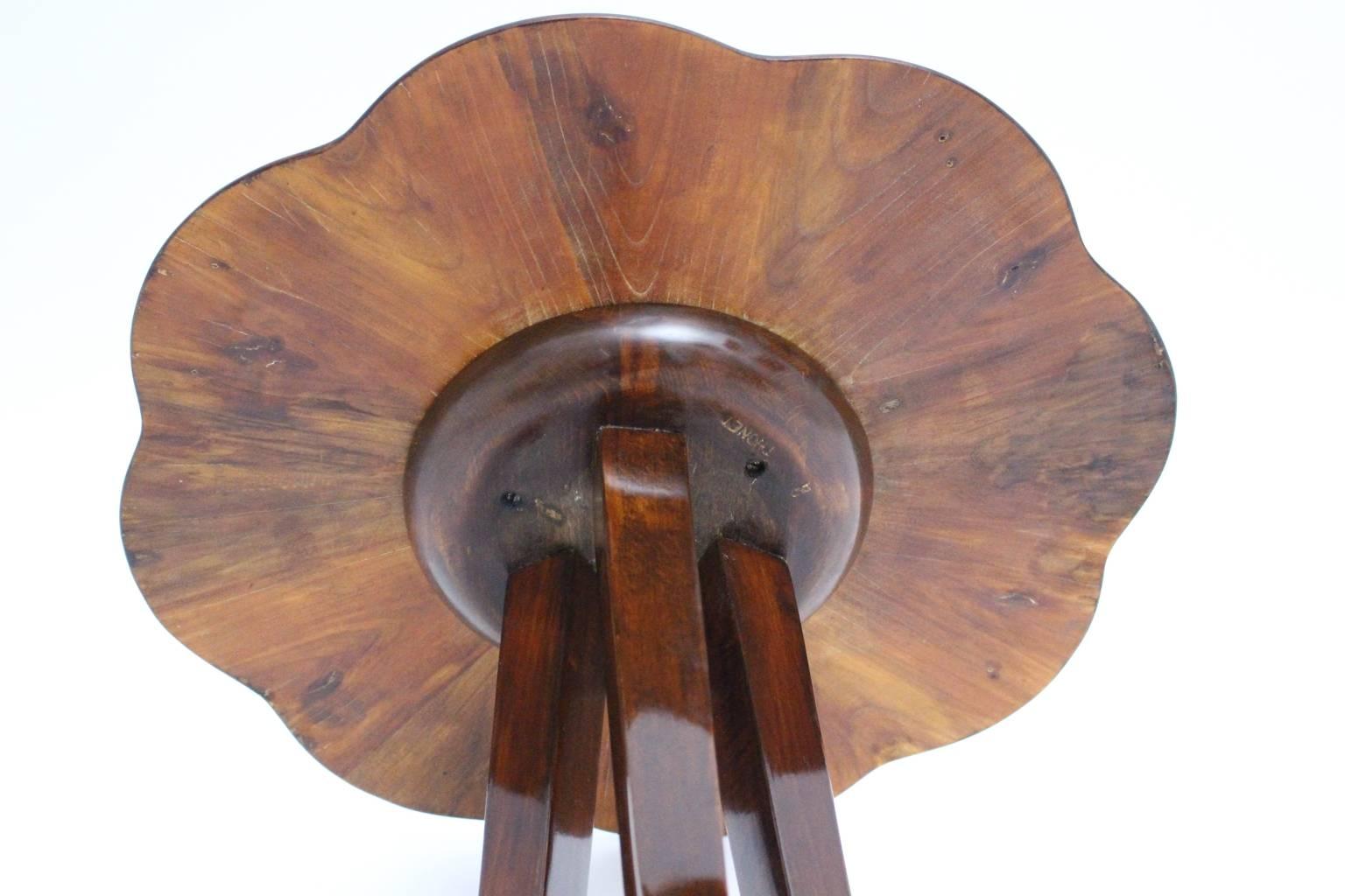 Art Deco Walnut Side Table or Coffee Table by Josef Frank for Thonet, circa 1925 For Sale 1