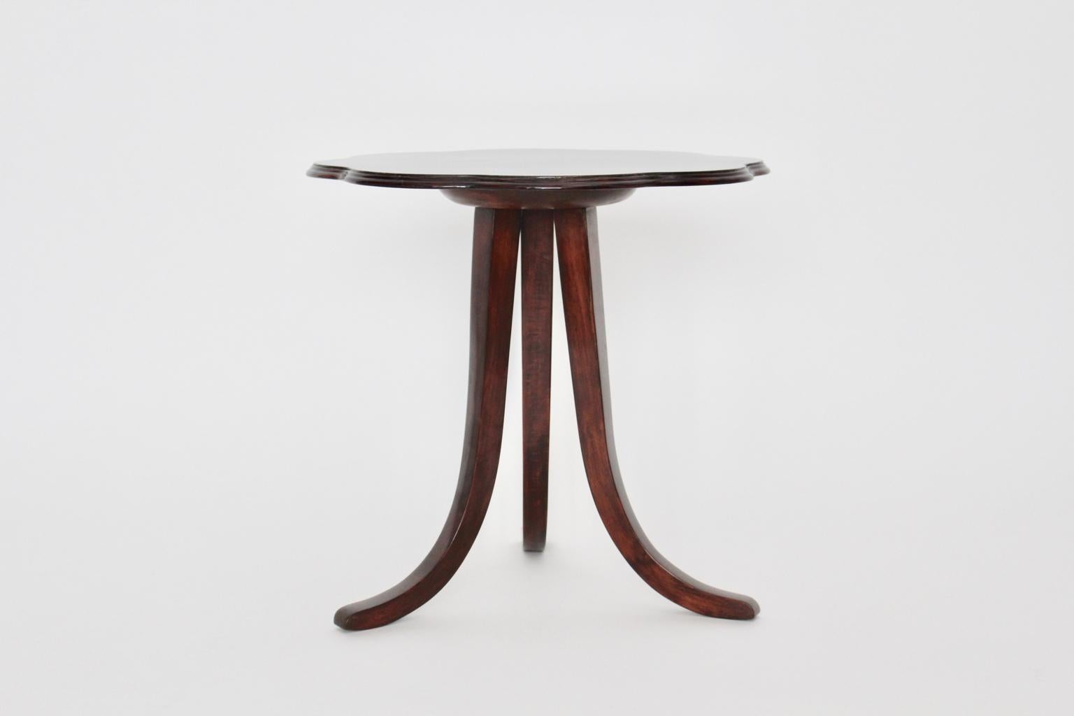 Art Deco Walnut Side Table or Coffee Table by Josef Frank for Thonet, circa 1925 For Sale 2