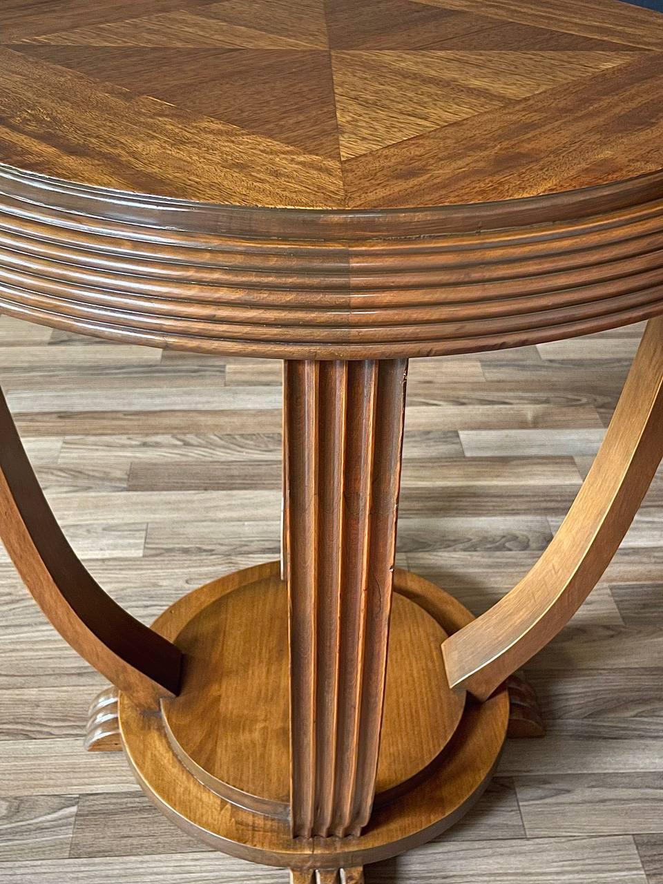Runder Beistelltisch aus Nussbaum im Art-Déco-Stil mit zwei Ebenen 1