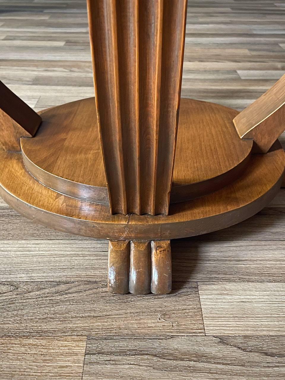 Runder Beistelltisch aus Nussbaum im Art-Déco-Stil mit zwei Ebenen 2