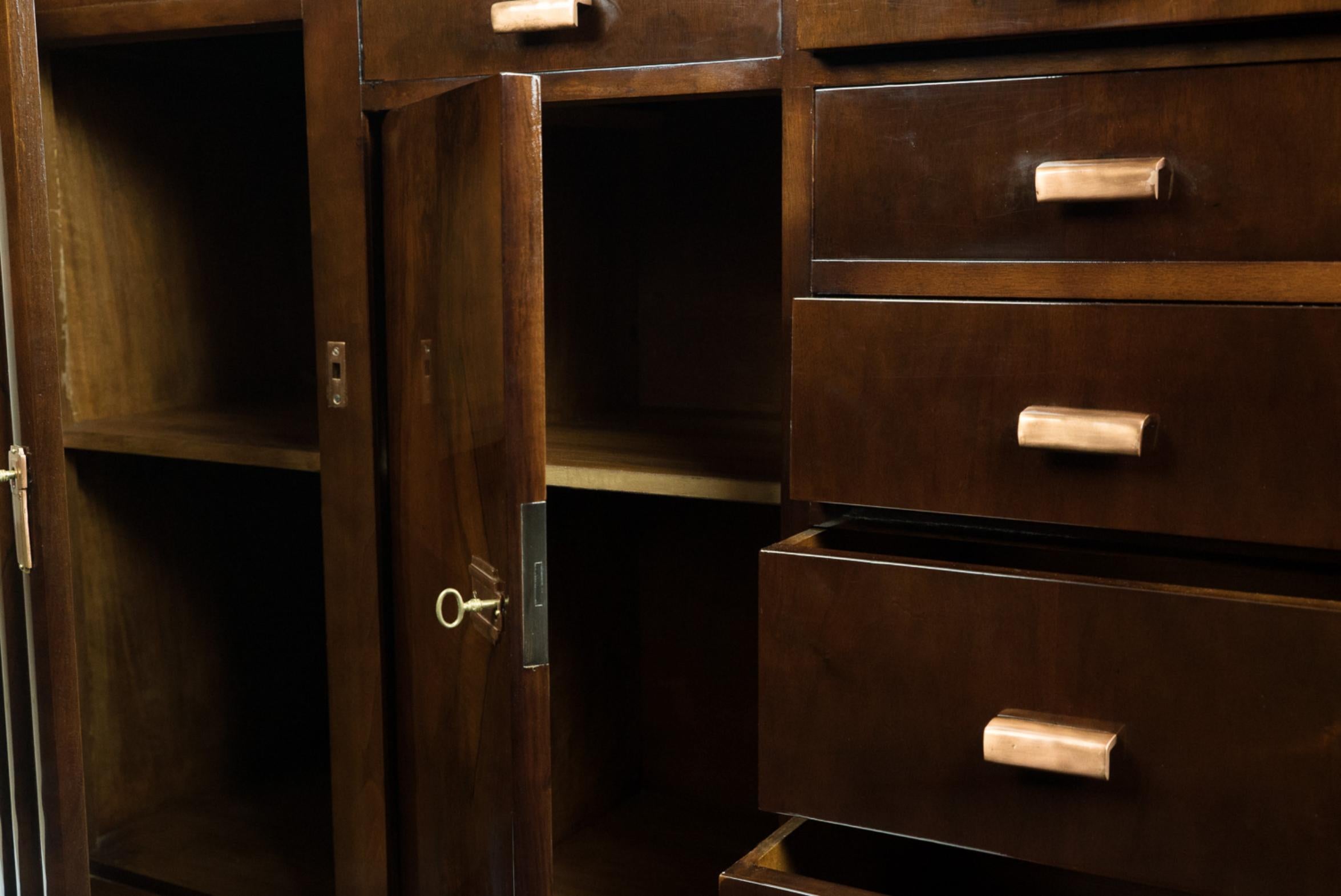 Art Deco Walnut Sideboard 20th Century For Sale 6