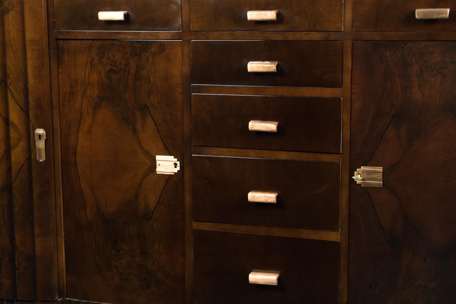 Credenza Art Déco in noce del XX secolo In condizioni discrete in vendita a Lisbon, PT