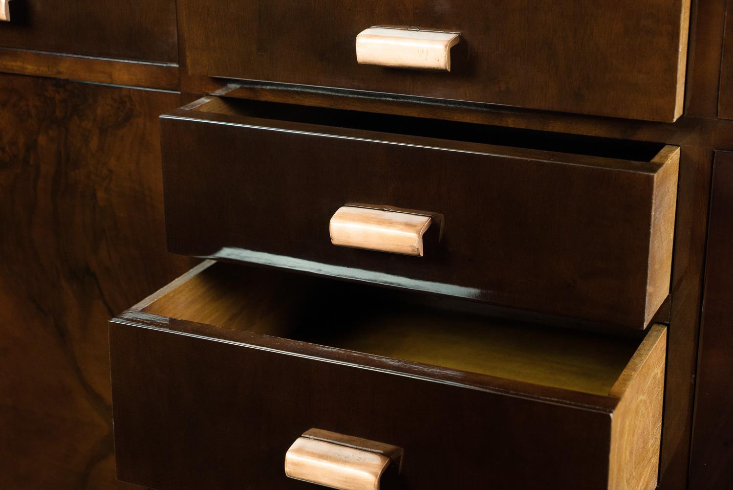 Credenza Art Déco in noce del XX secolo in vendita 1