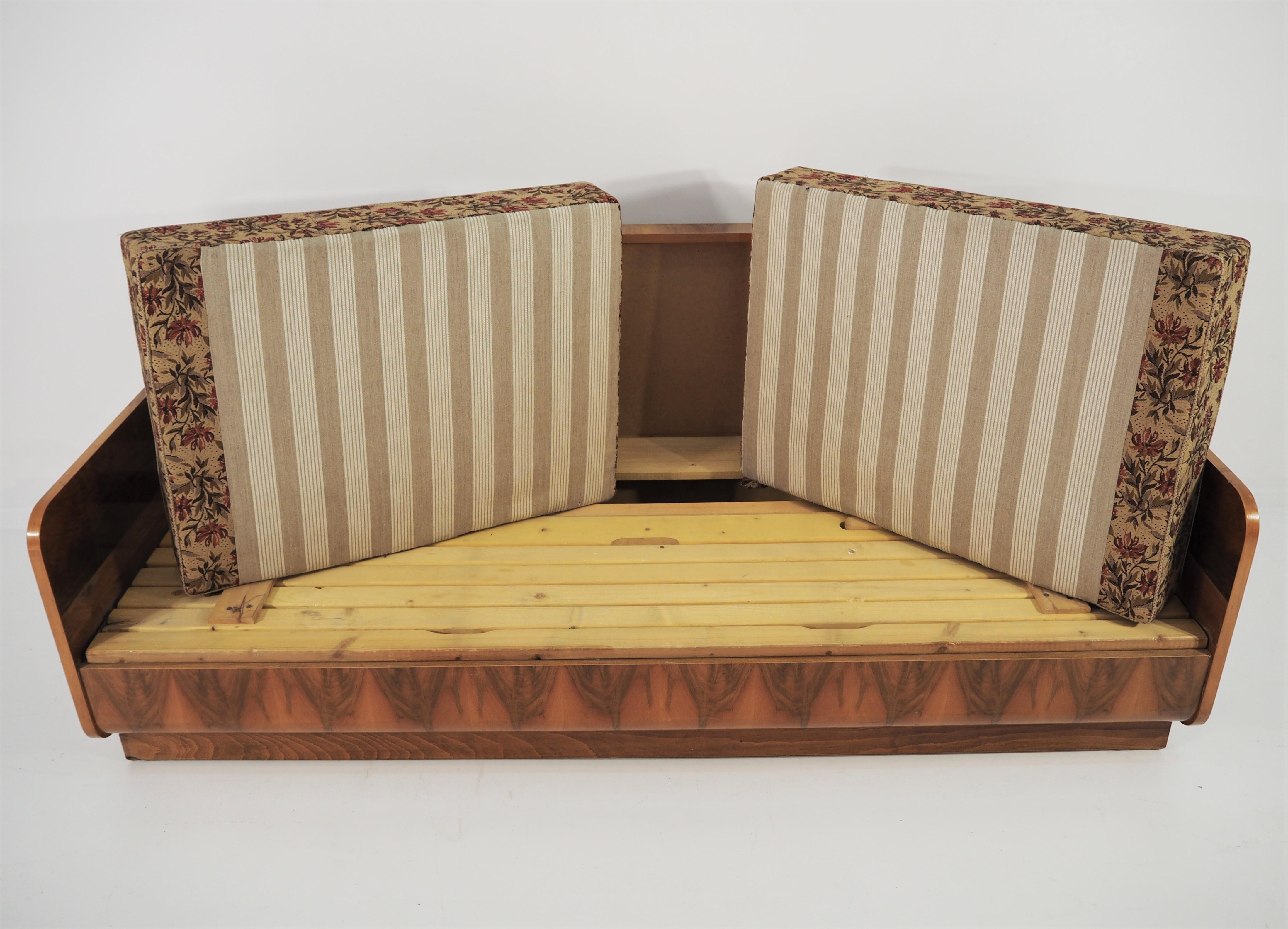 Art Deco Walnut Sofa Bed, 1960s For Sale 5