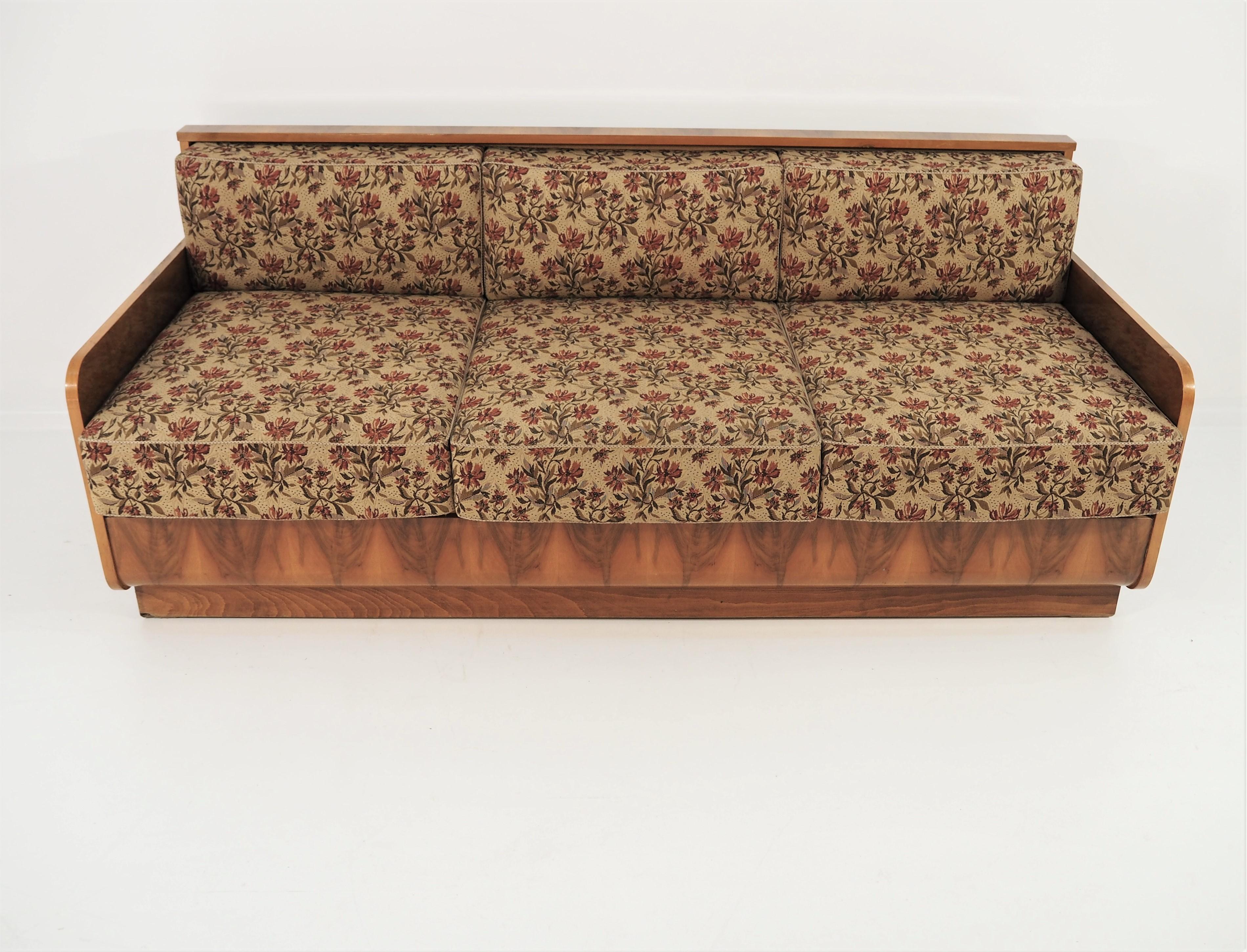 Art Deco Walnut Sofa Bed, 1960s For Sale 6