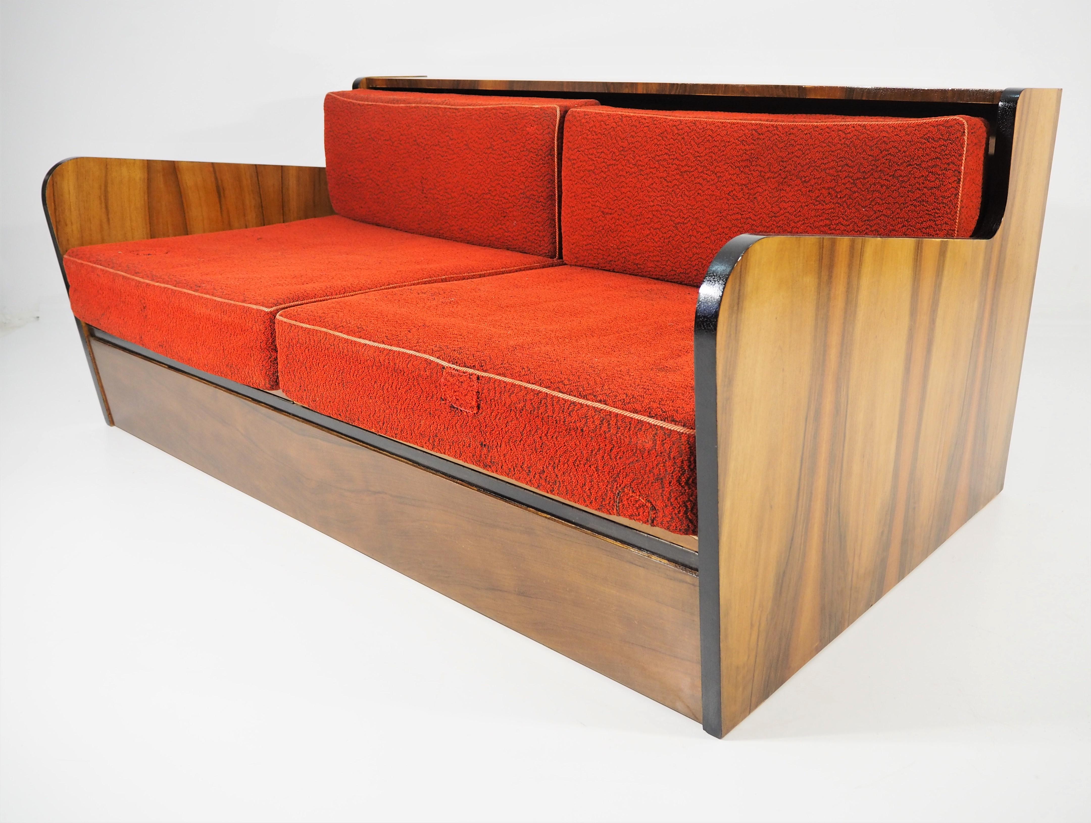 Art Deco Walnut Sofa Bed, 1960s In Good Condition In Bielsko Biala, slaskie