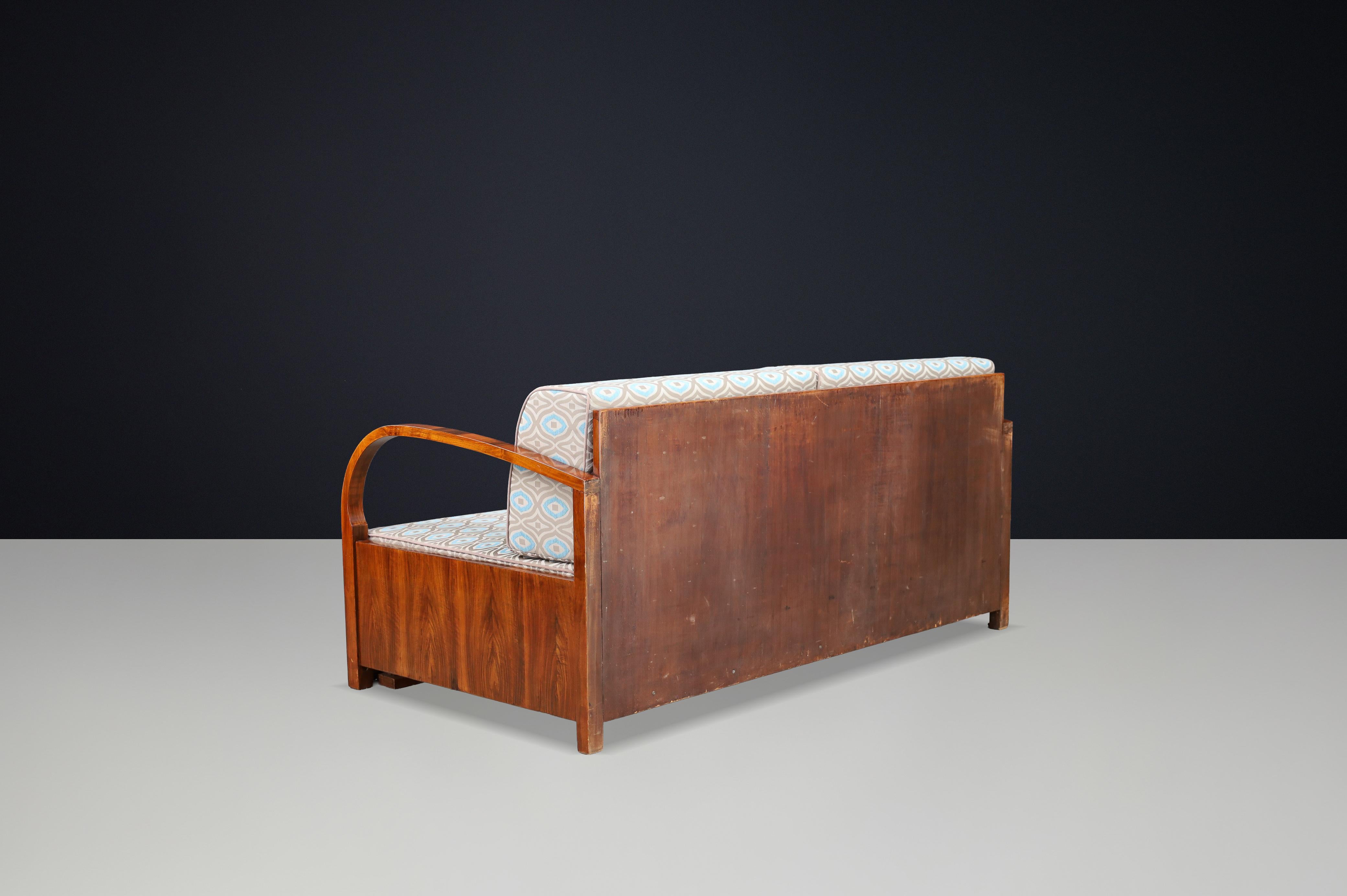 Art Deco Walnut Sofa with Pull-Out Daybed Function, Prague, 1930s For Sale 4