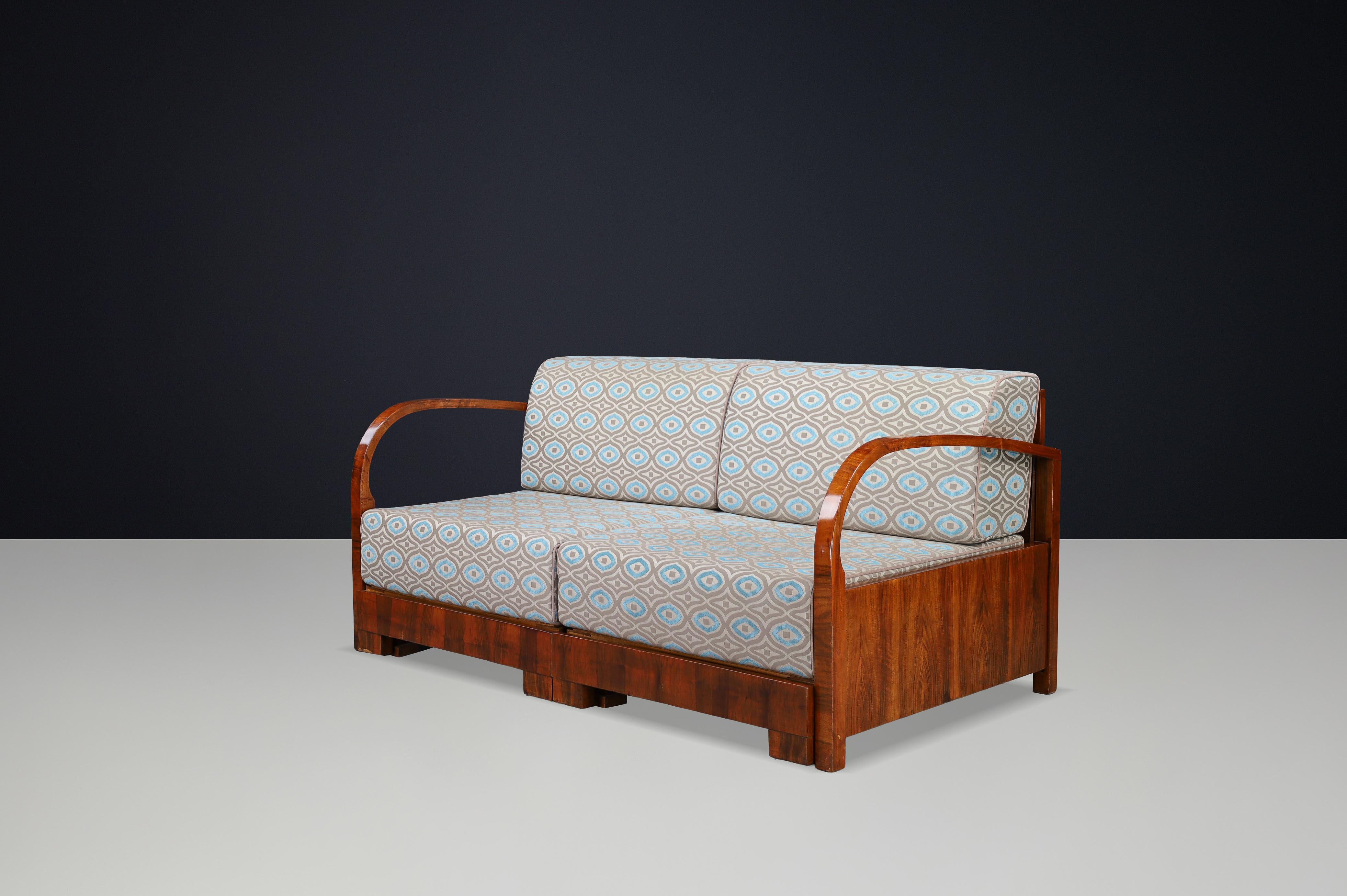 Art Deco Walnut Sofa with Pull-Out Daybed Function, Prague, 1930s

Elegant Art Deco sofa from Prague, 1930s, crafted in richly figured walnut and featuring a rare pull-out daybed mechanism. Fully restored and newly upholstered.

This refined Art