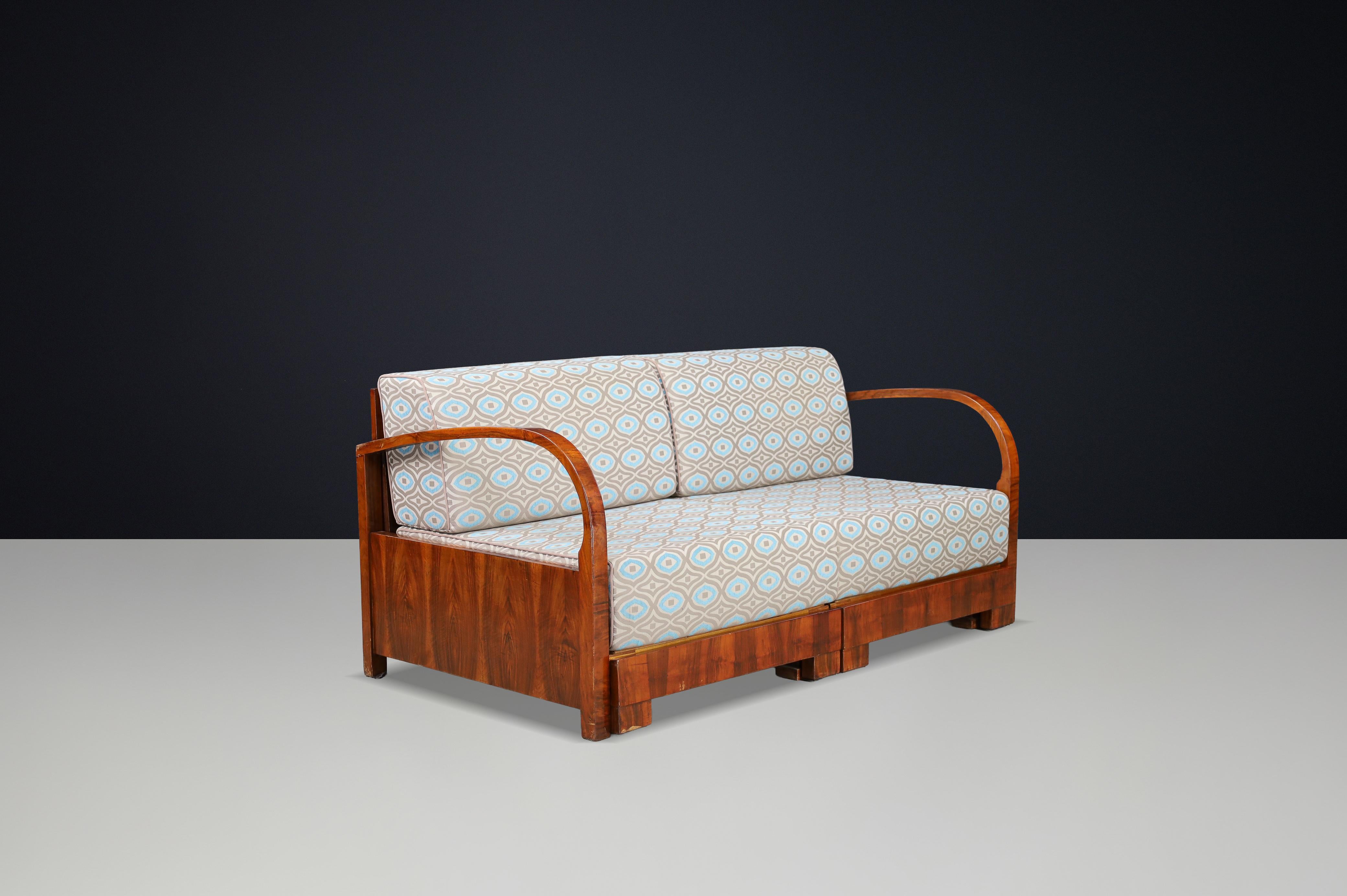 Czech Art Deco Walnut Sofa with Pull-Out Daybed Function, Prague, 1930s For Sale