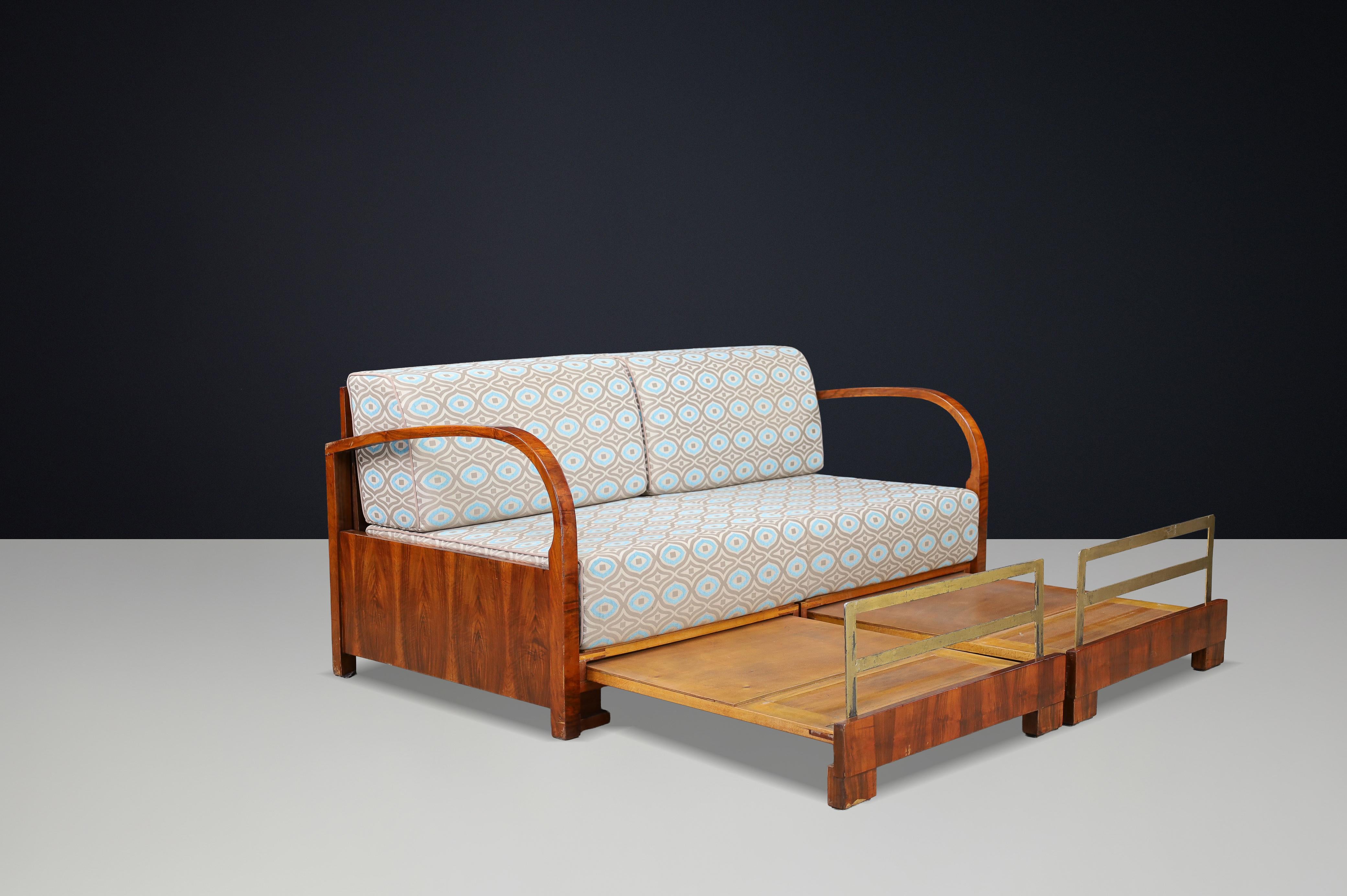 Mid-20th Century Art Deco Walnut Sofa with Pull-Out Daybed Function, Prague, 1930s For Sale