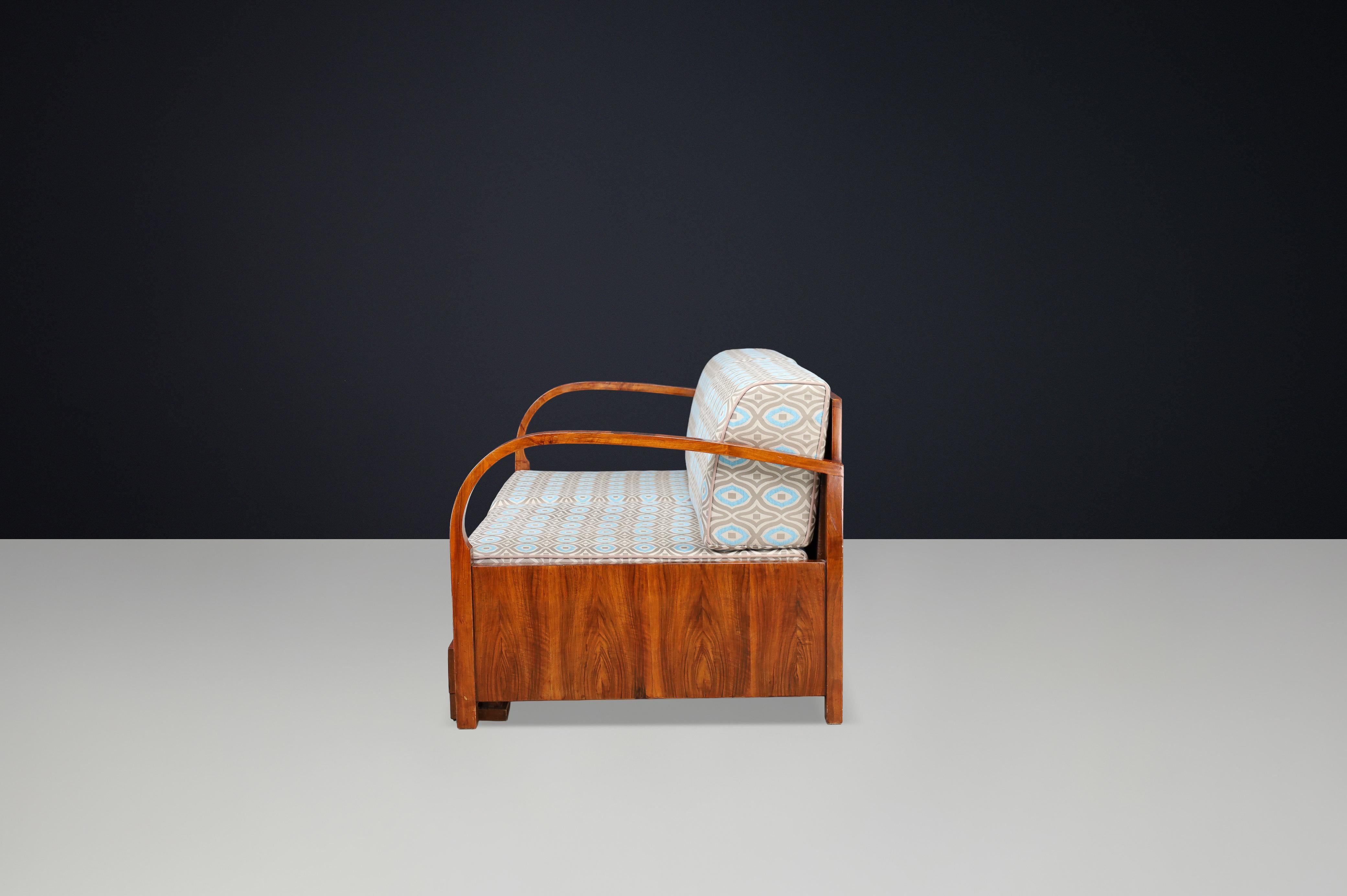 Art Deco Walnut Sofa with Pull-Out Daybed Function, Prague, 1930s For Sale 2