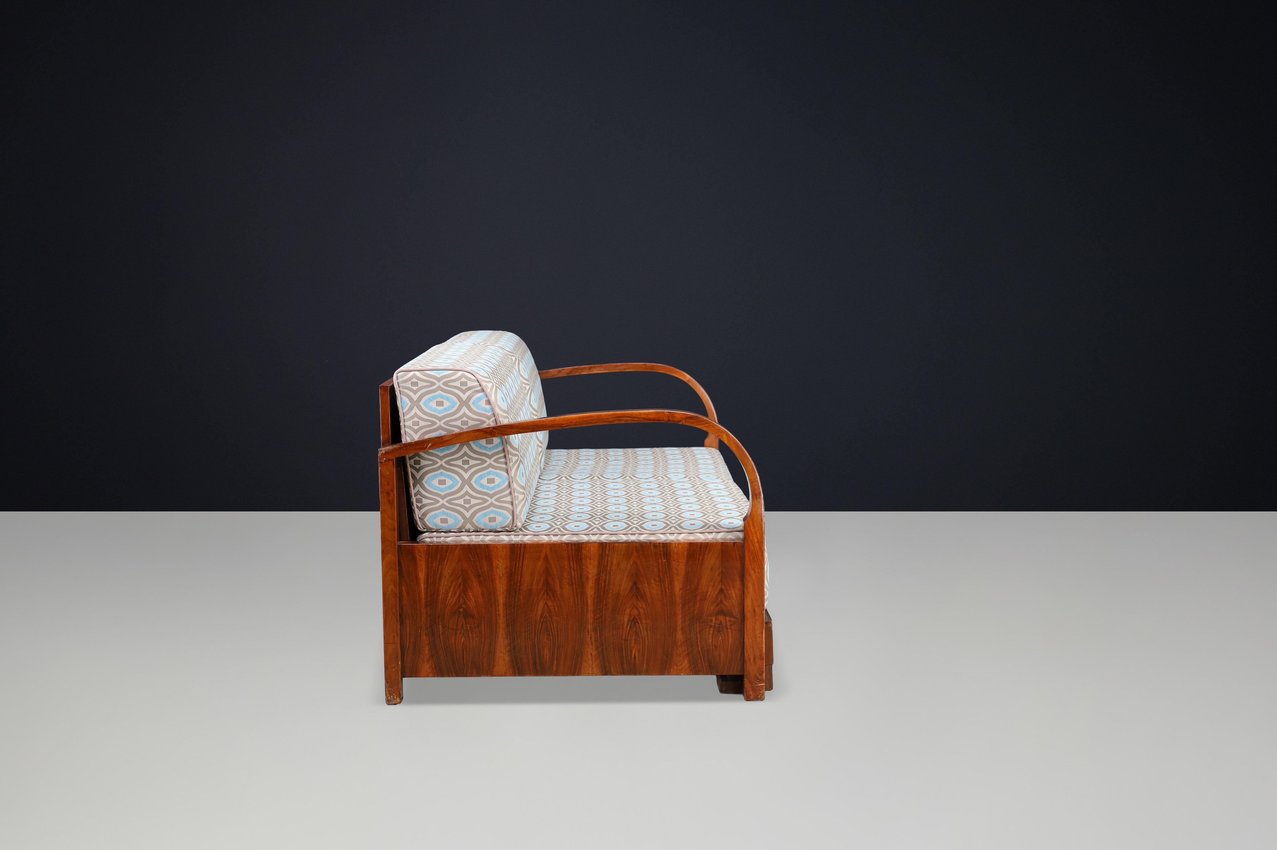 Art Deco Walnut Sofa with Pull-Out Daybed Function, Prague, 1930s For Sale 3