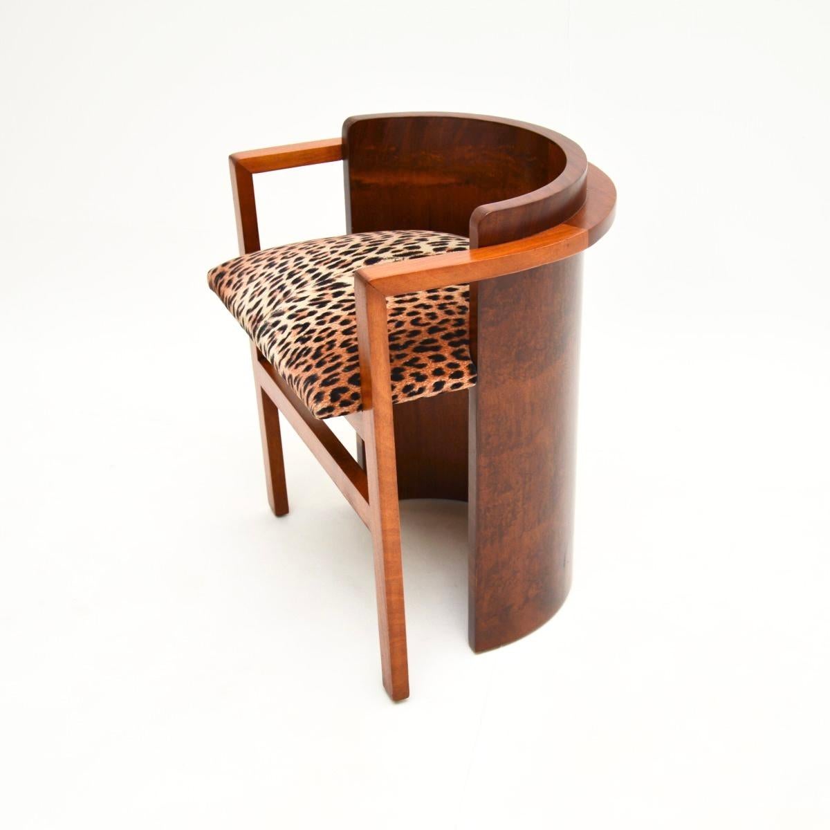 Britannique Tabouret / Chaise d'appoint Art Déco en noyer en vente