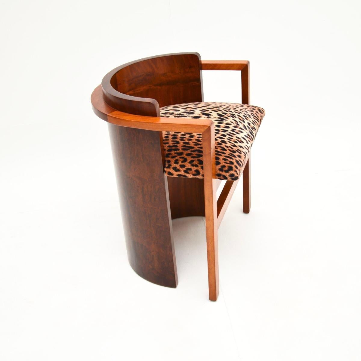 Milieu du XXe siècle Tabouret / Chaise d'appoint Art Déco en noyer en vente