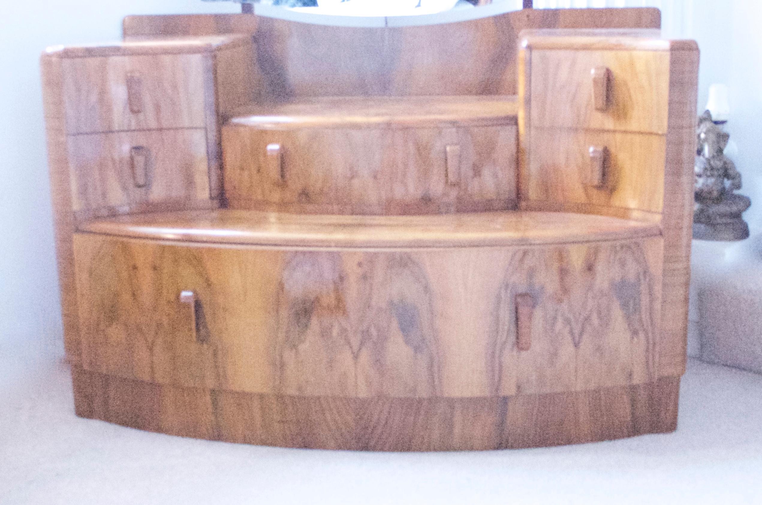 Art Deco Walnut Veneer Dressing Table with Six Drawers and Large Mirror, 1930s For Sale 2