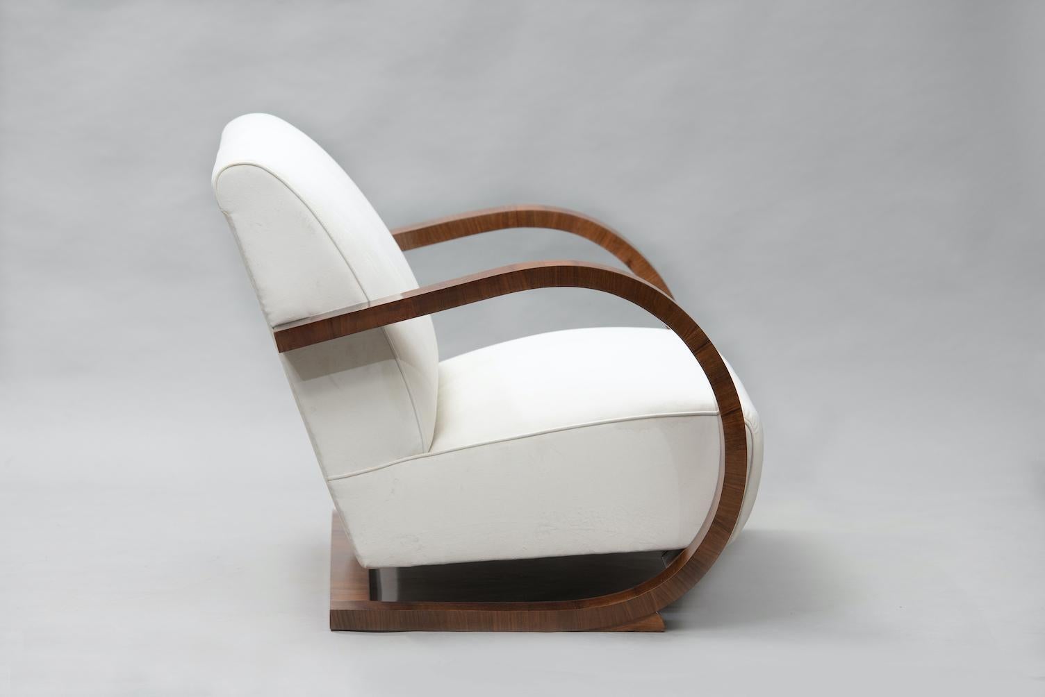 Walnut veneer Art Deco two-seater sofa, reupholstered in ivory velvety fabric.
  