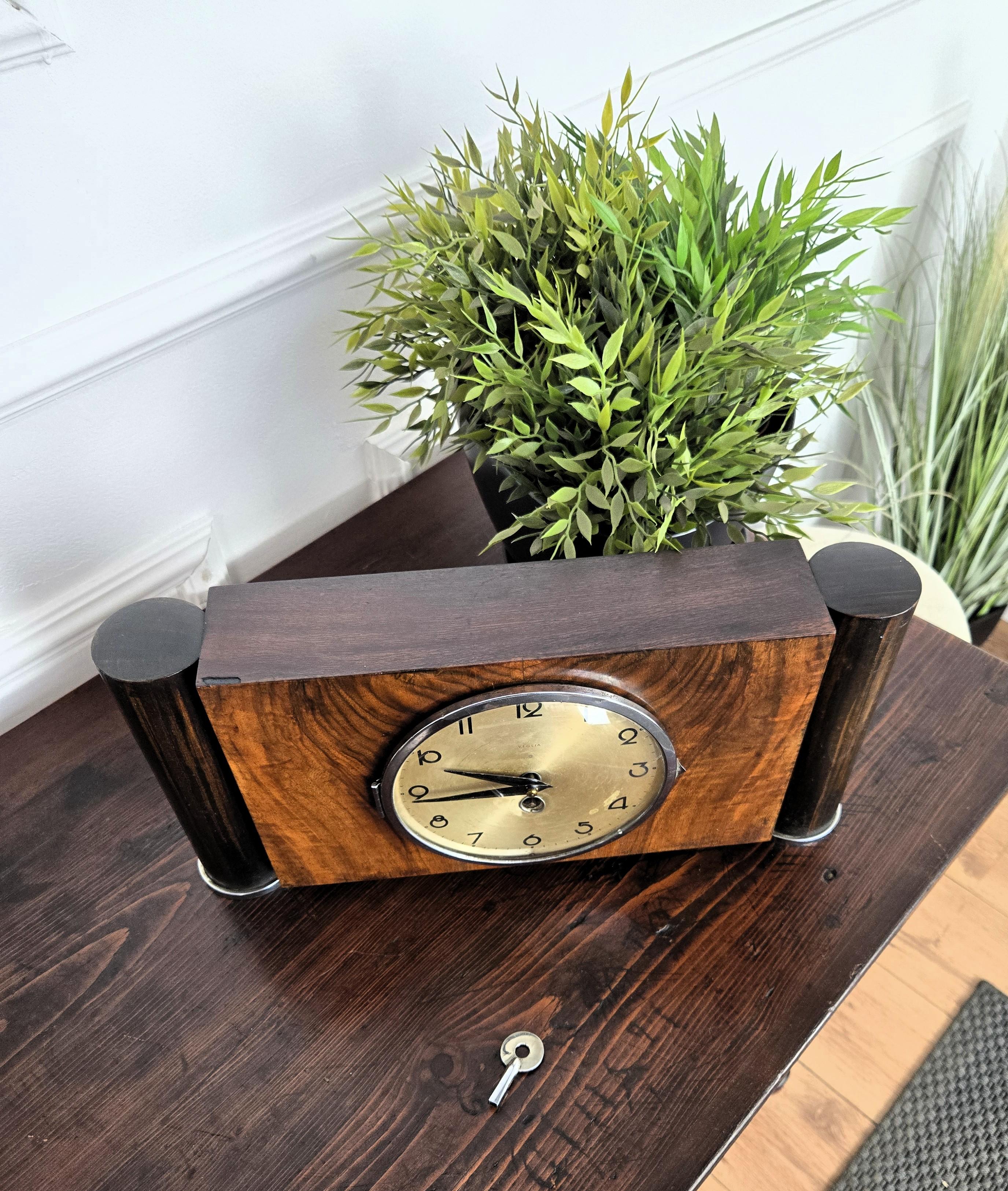 Art Deco Nussbaum Furnier Kaminsims Tisch Schreibtisch Wecker (Italienisch) im Angebot