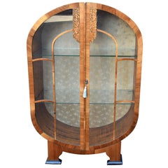 Art-Déco-Vitrine aus Nussbaumholz:: 1930er Jahre