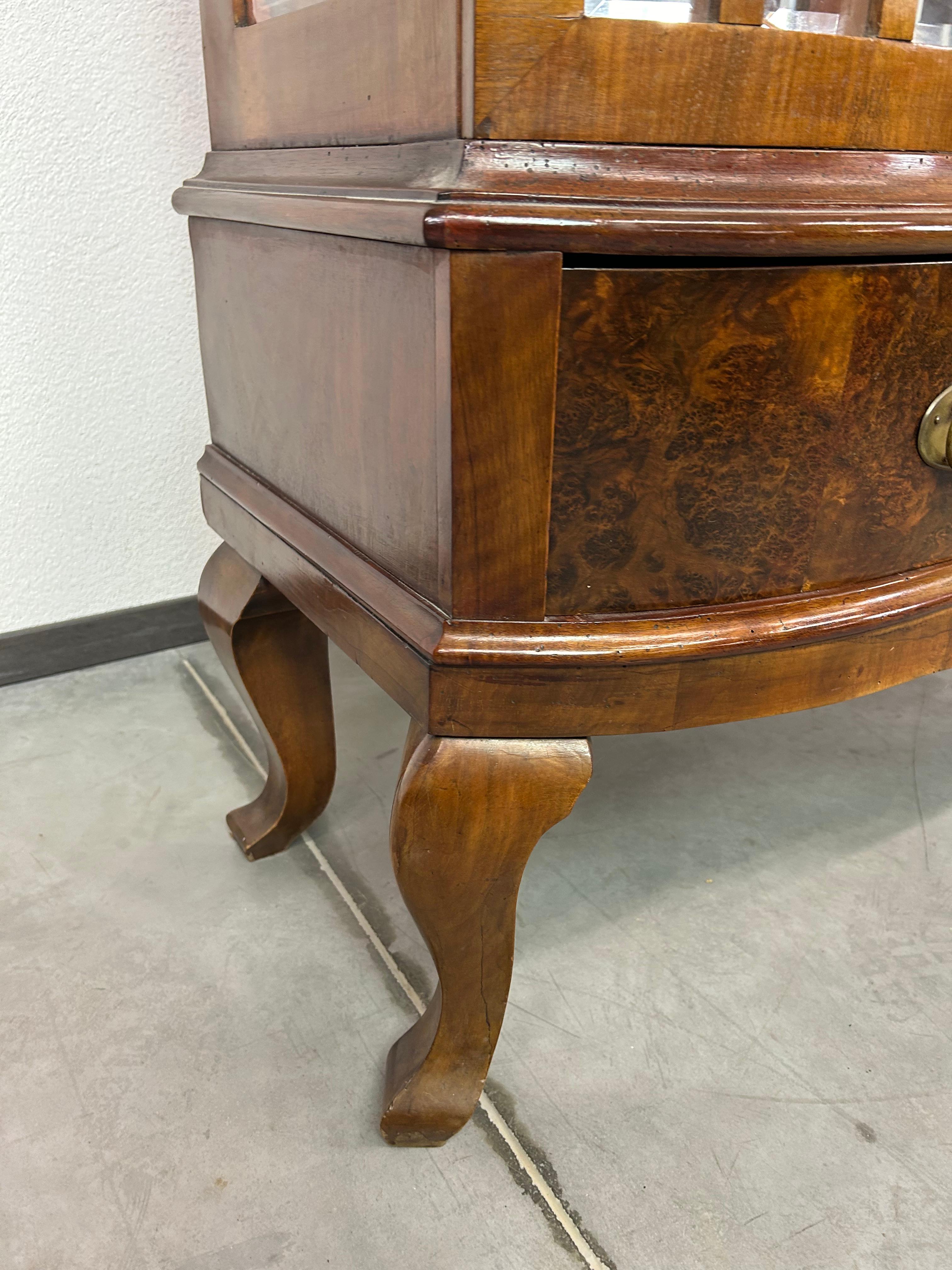 Art  vitrine deco en noyer 1