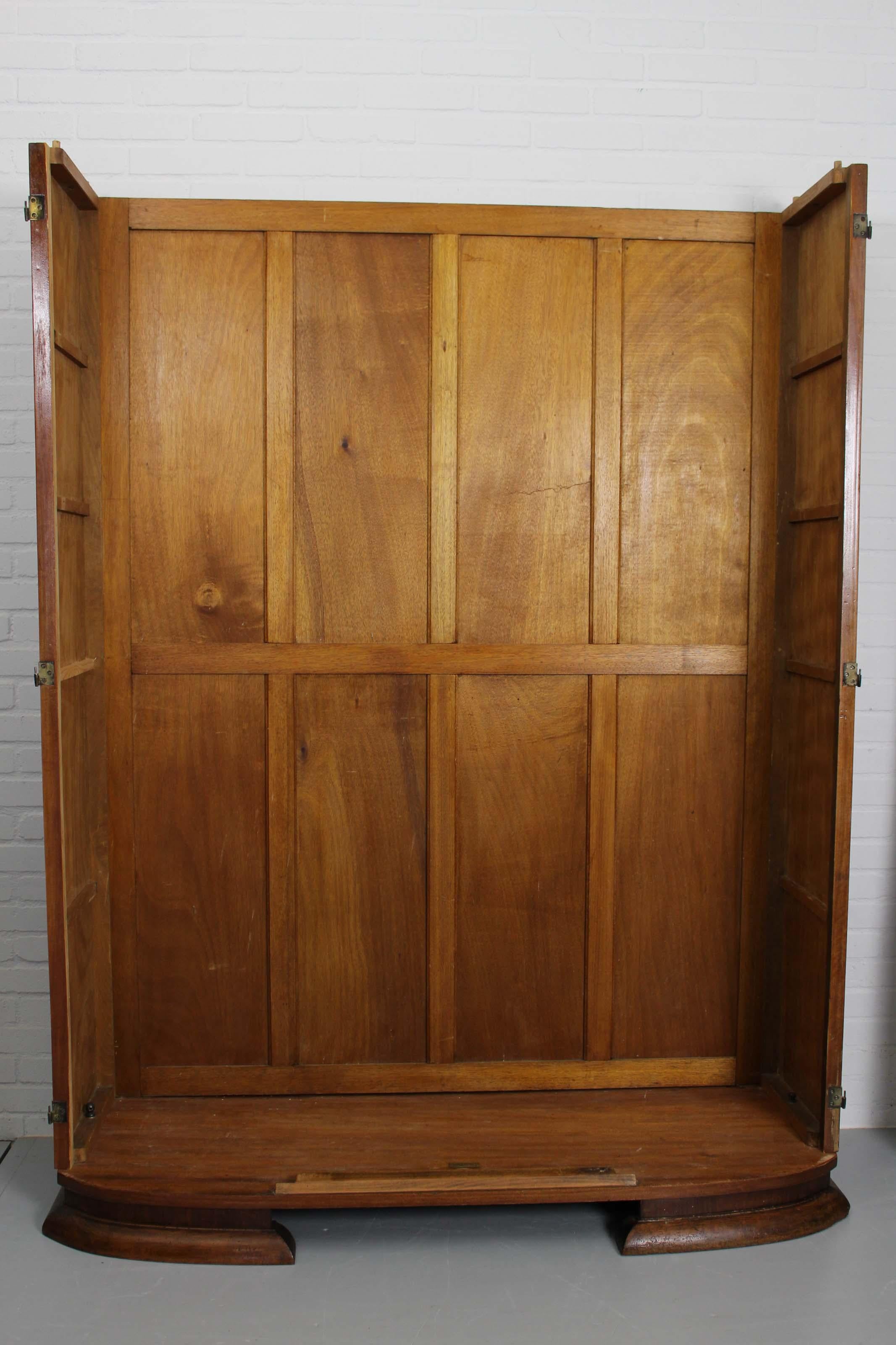 Armoire Art Déco en noyer par Guerin, Paris, 1920 8