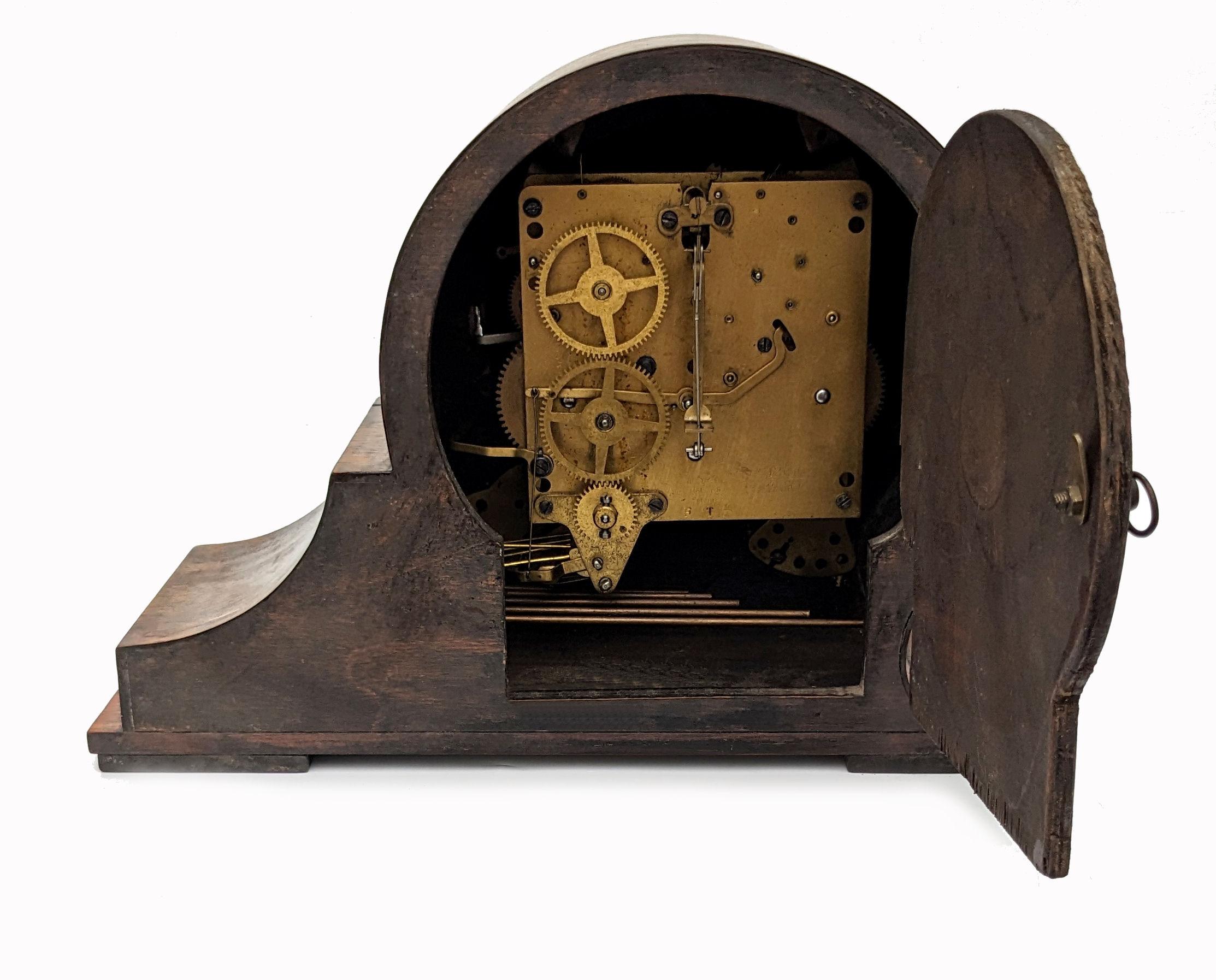 20ième siècle Horloge de manteau à carillon Westminster en noyer, Art déco, anglais, c1930 en vente