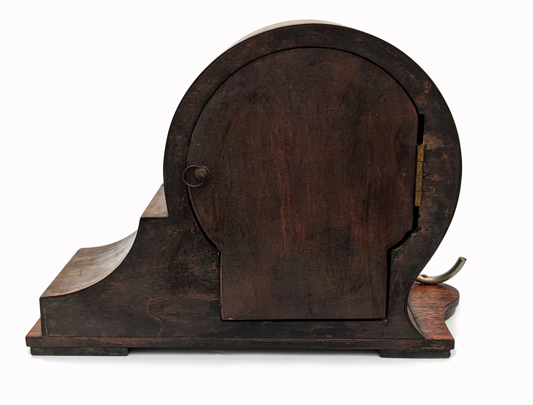 Westminster-Kaminuhr aus Nussbaumholz im Art déco-Stil, englisch, um 1930 (Messing) im Angebot