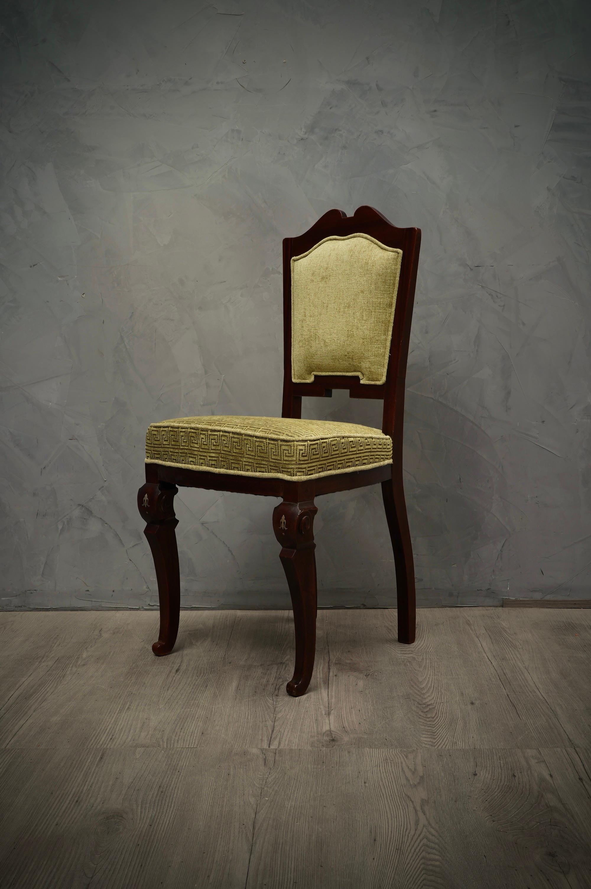 Art Deco Walnut Wood and Geometric Green Velvet Dinning Room Chairs, 1920 In Good Condition For Sale In Rome, IT