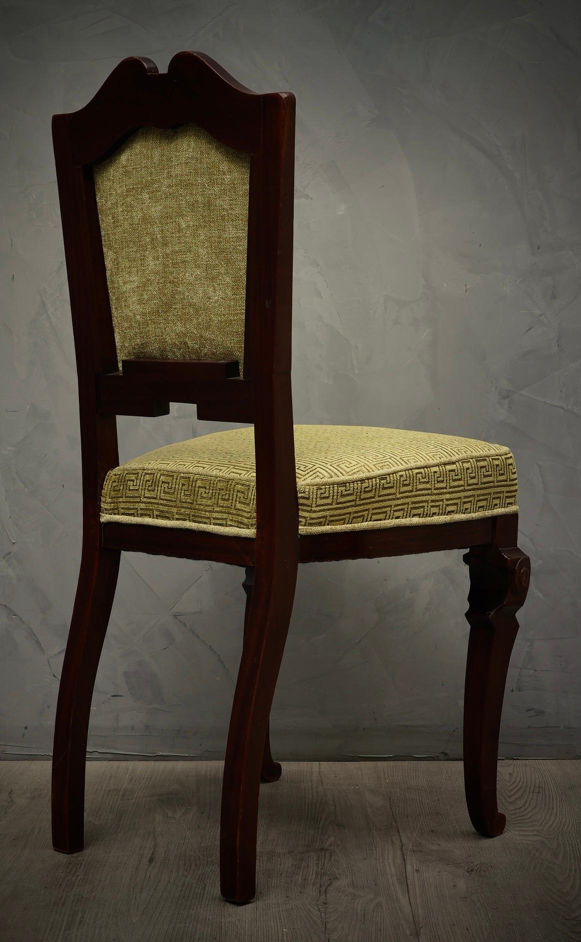 Early 20th Century Art Deco Walnut Wood and Geometric Green Velvet Dinning Room Chairs, 1920 For Sale