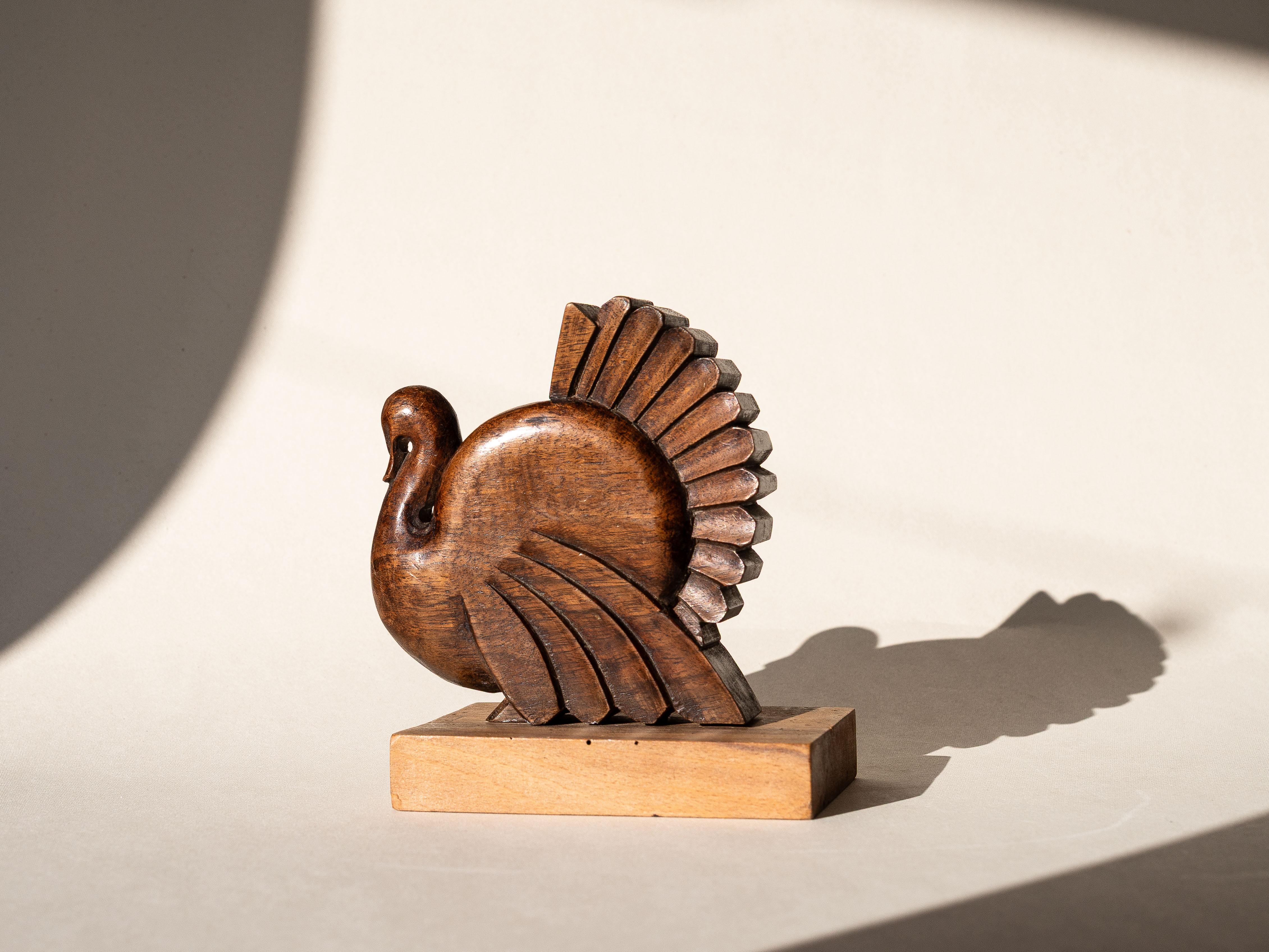 Art Deco Walnut Bookends, French 1930s Hand-Carved Bird Sculptures In Good Condition For Sale In ROUEN, FR