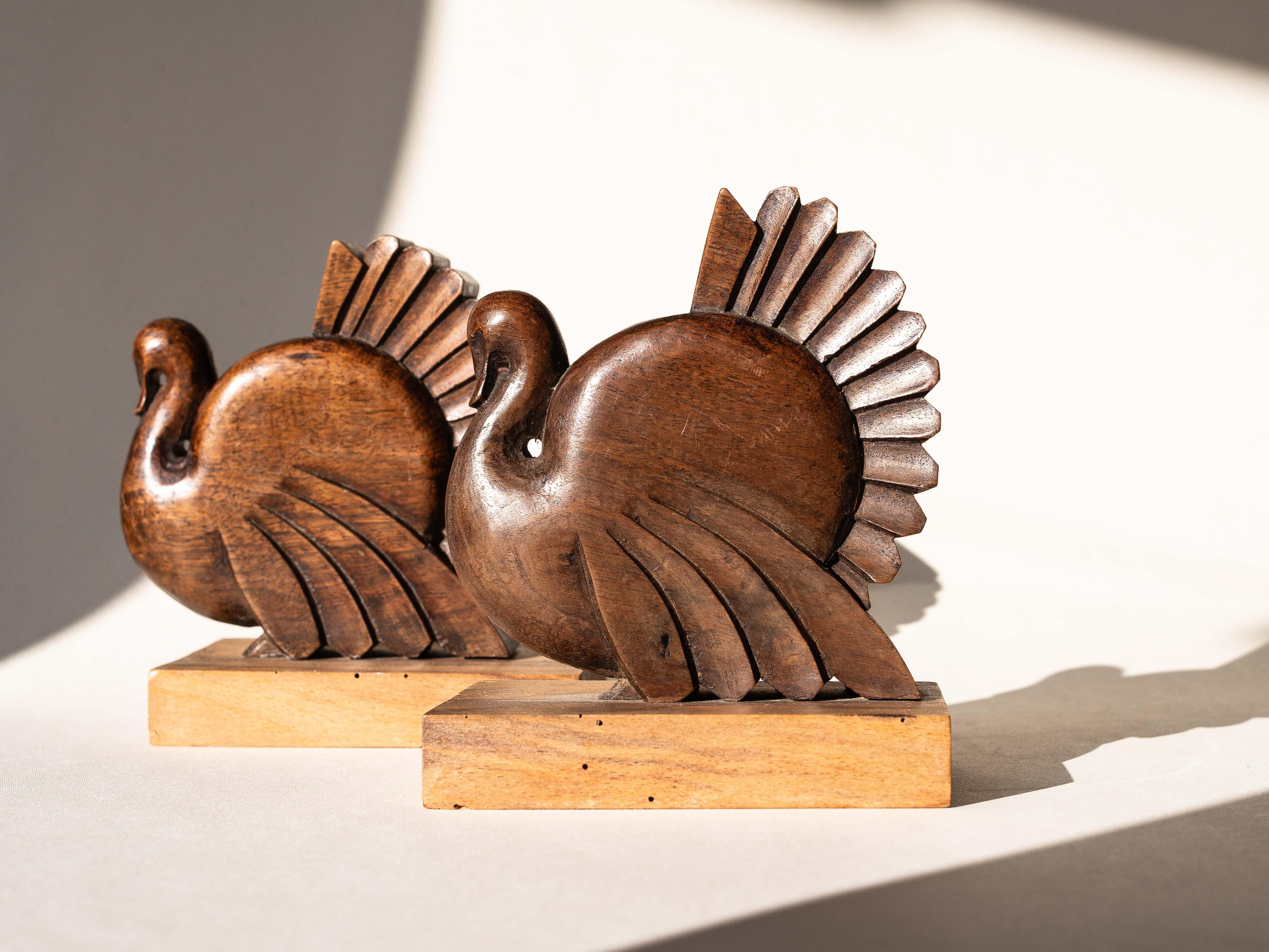 Art Deco Walnut Bookends, French 1930s Hand-Carved Bird Sculptures For Sale 1
