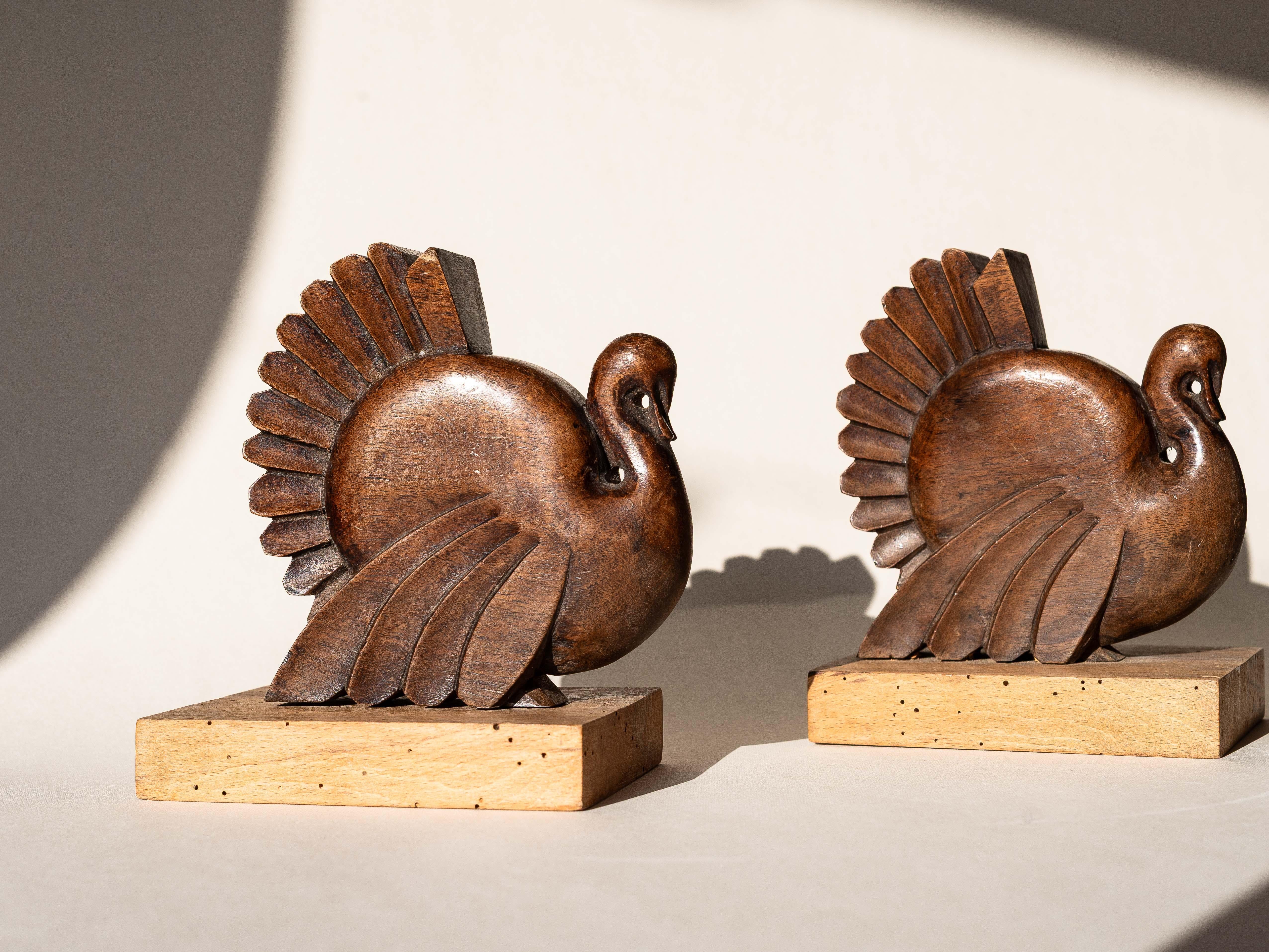 Art Deco Walnut Bookends, French 1930s Hand-Carved Bird Sculptures For Sale 3