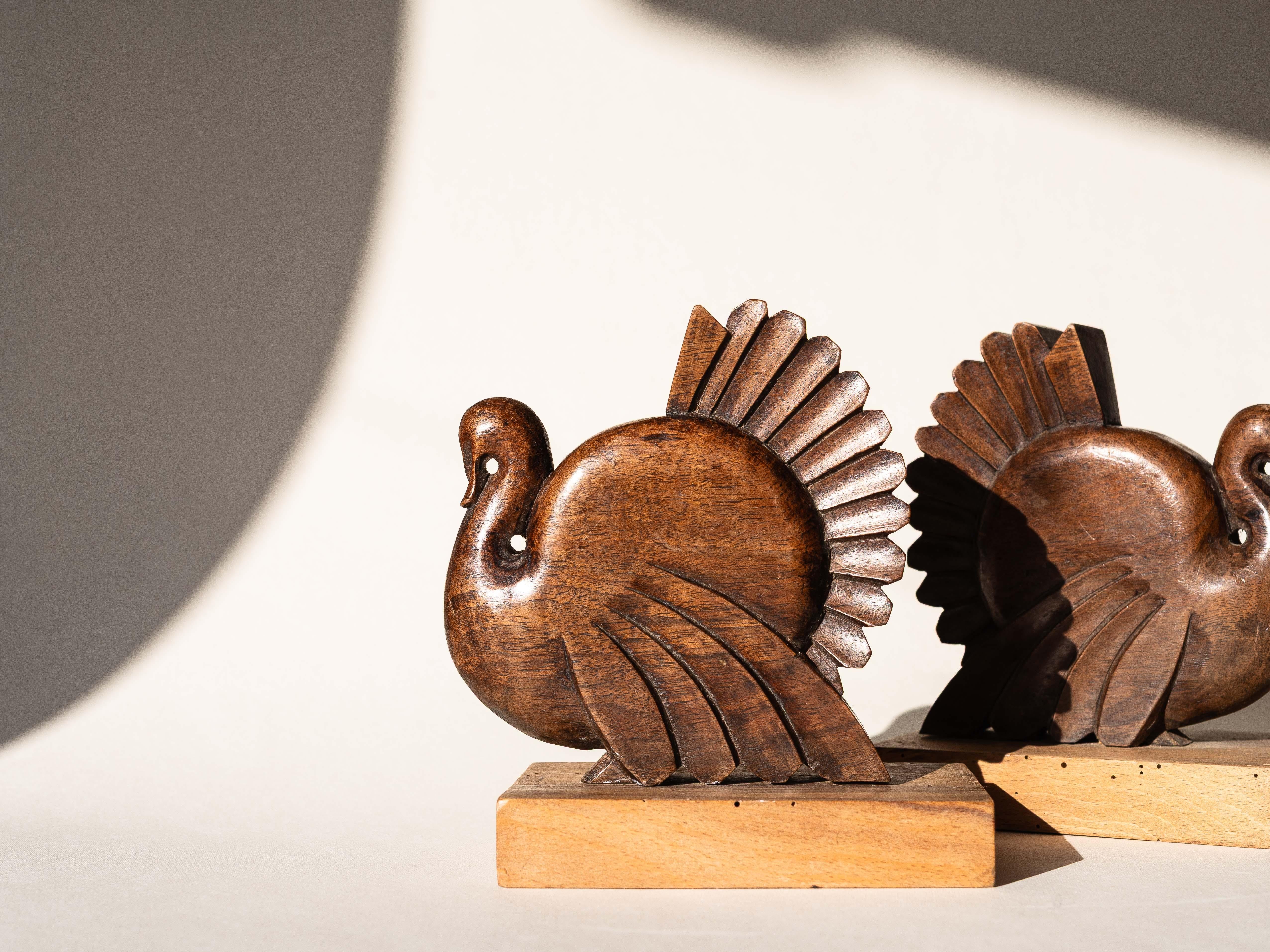 Art Deco Walnut Bookends, French 1930s Hand-Carved Bird Sculptures For Sale 4
